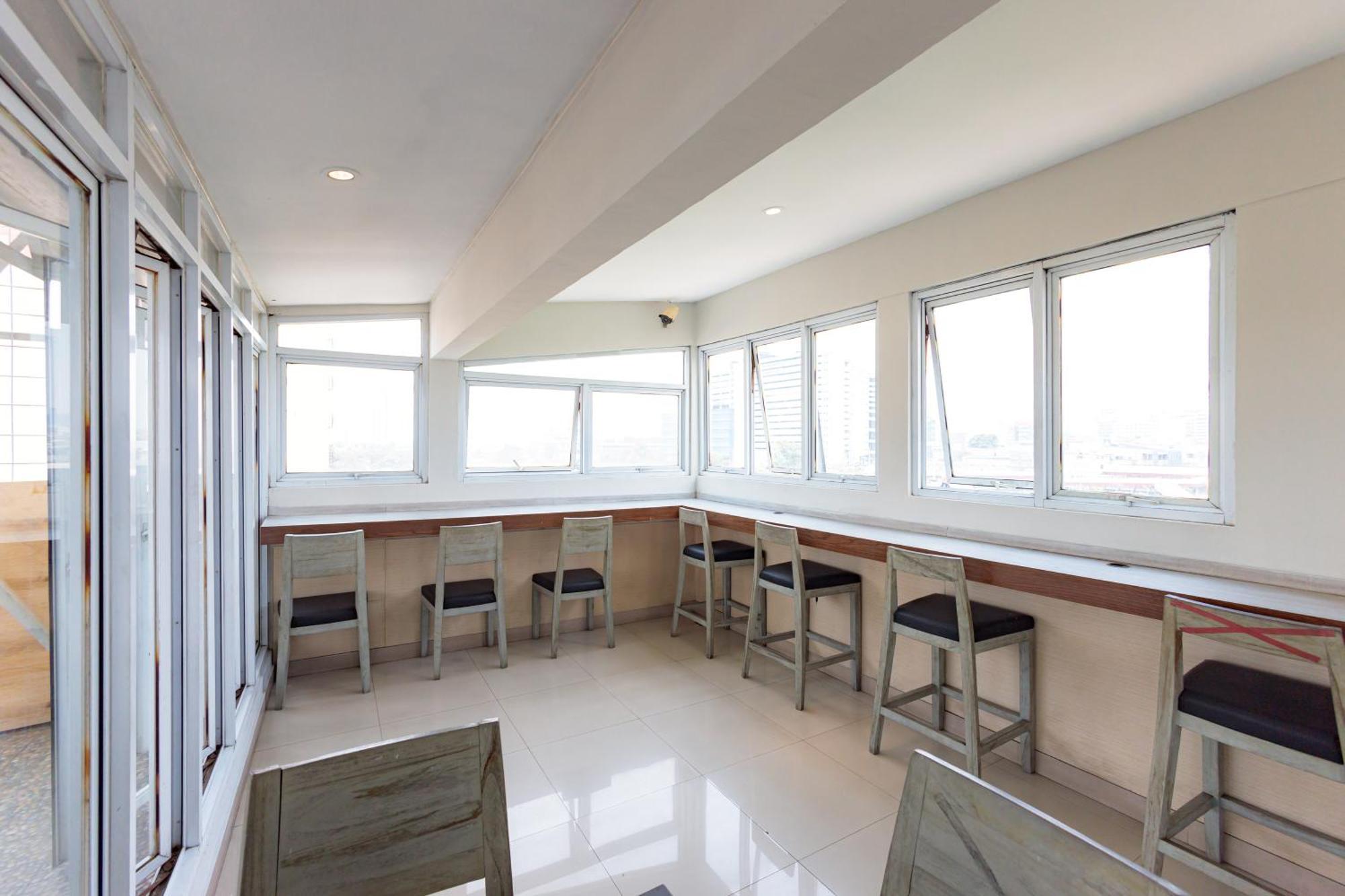 Sans Liv Ancol By Reddoorz Hotel 3*