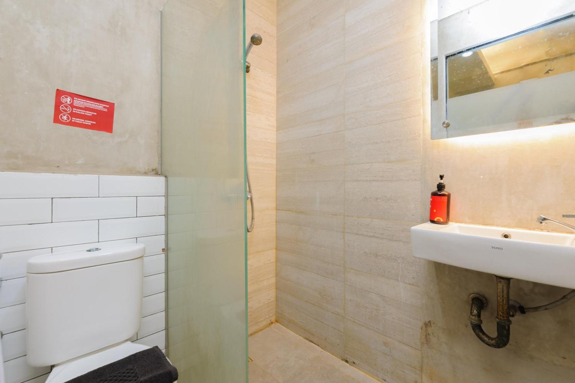 Urbanview Caverna Gandaria By Reddoorz 3*