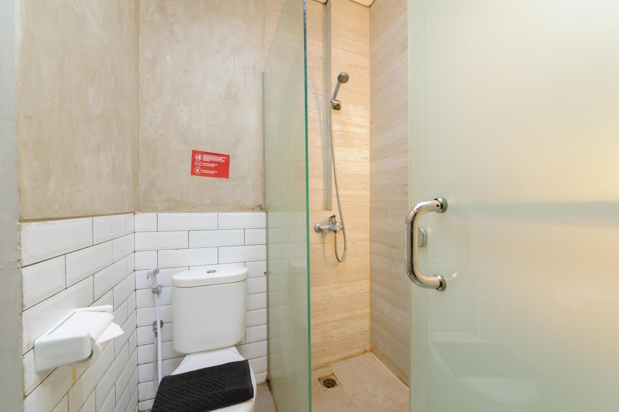 Urbanview Caverna Gandaria By Reddoorz