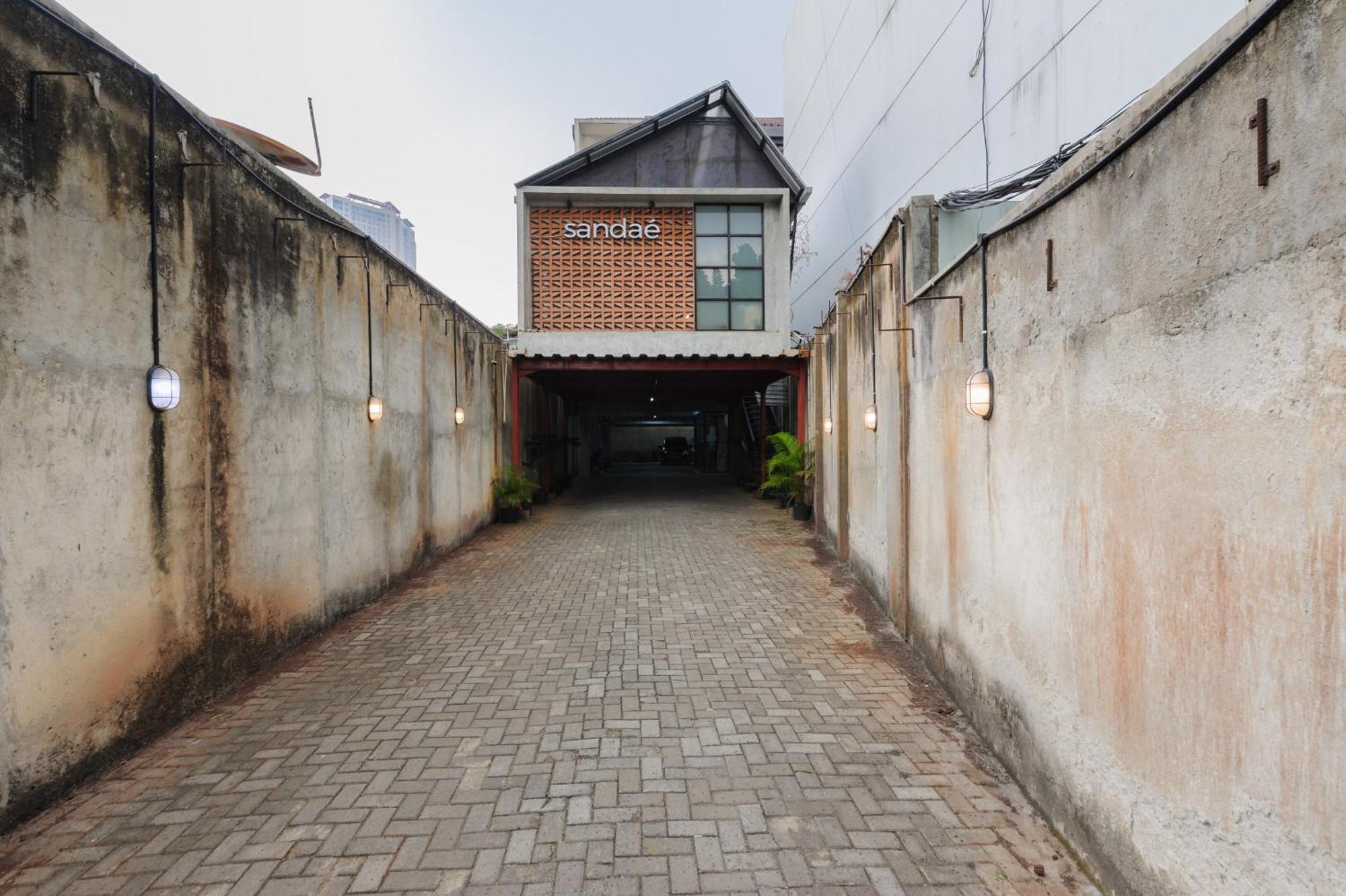Urbanview Caverna Gandaria By Reddoorz Jakarta