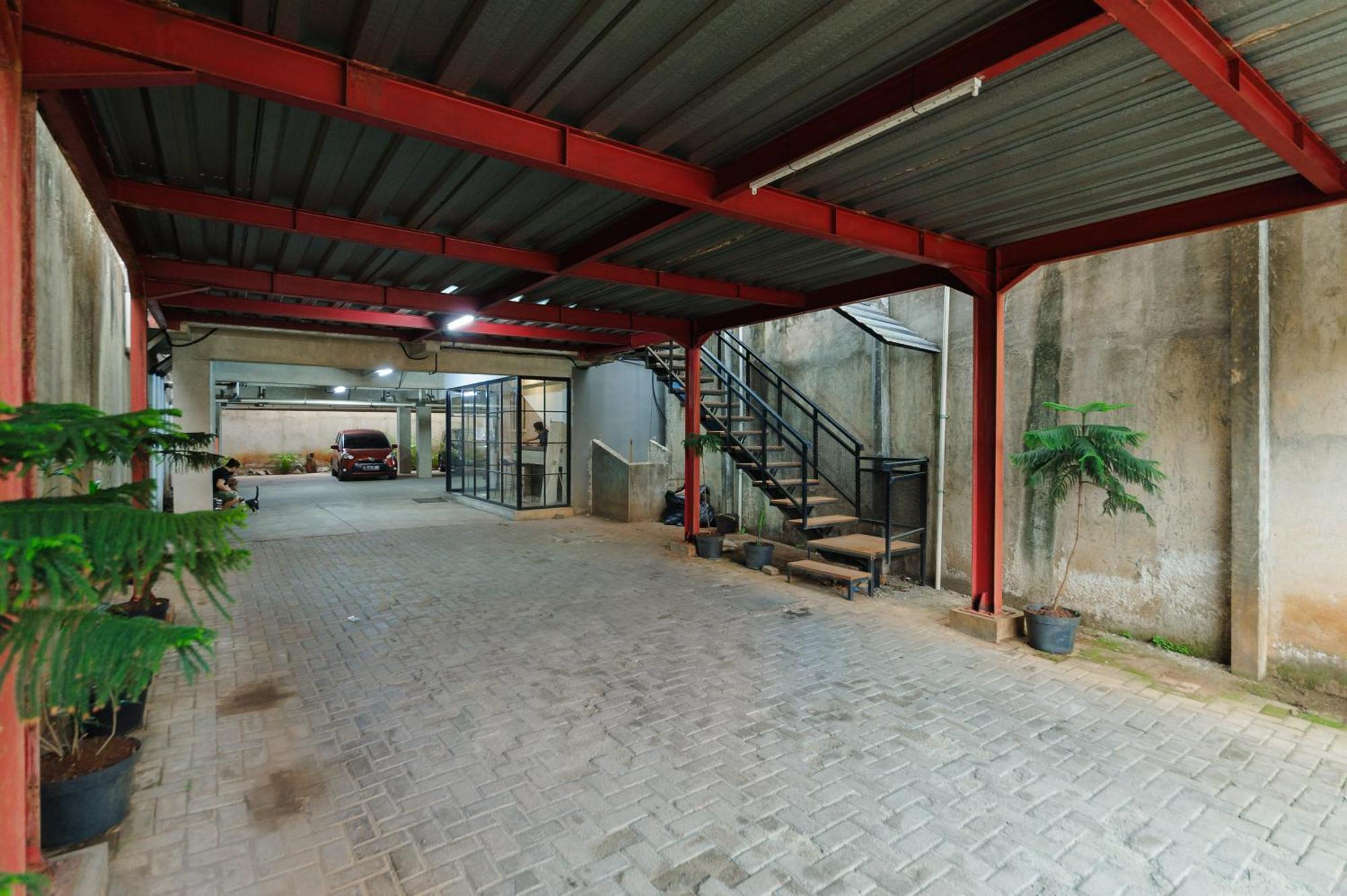 Urbanview Caverna Gandaria By Reddoorz Guest house