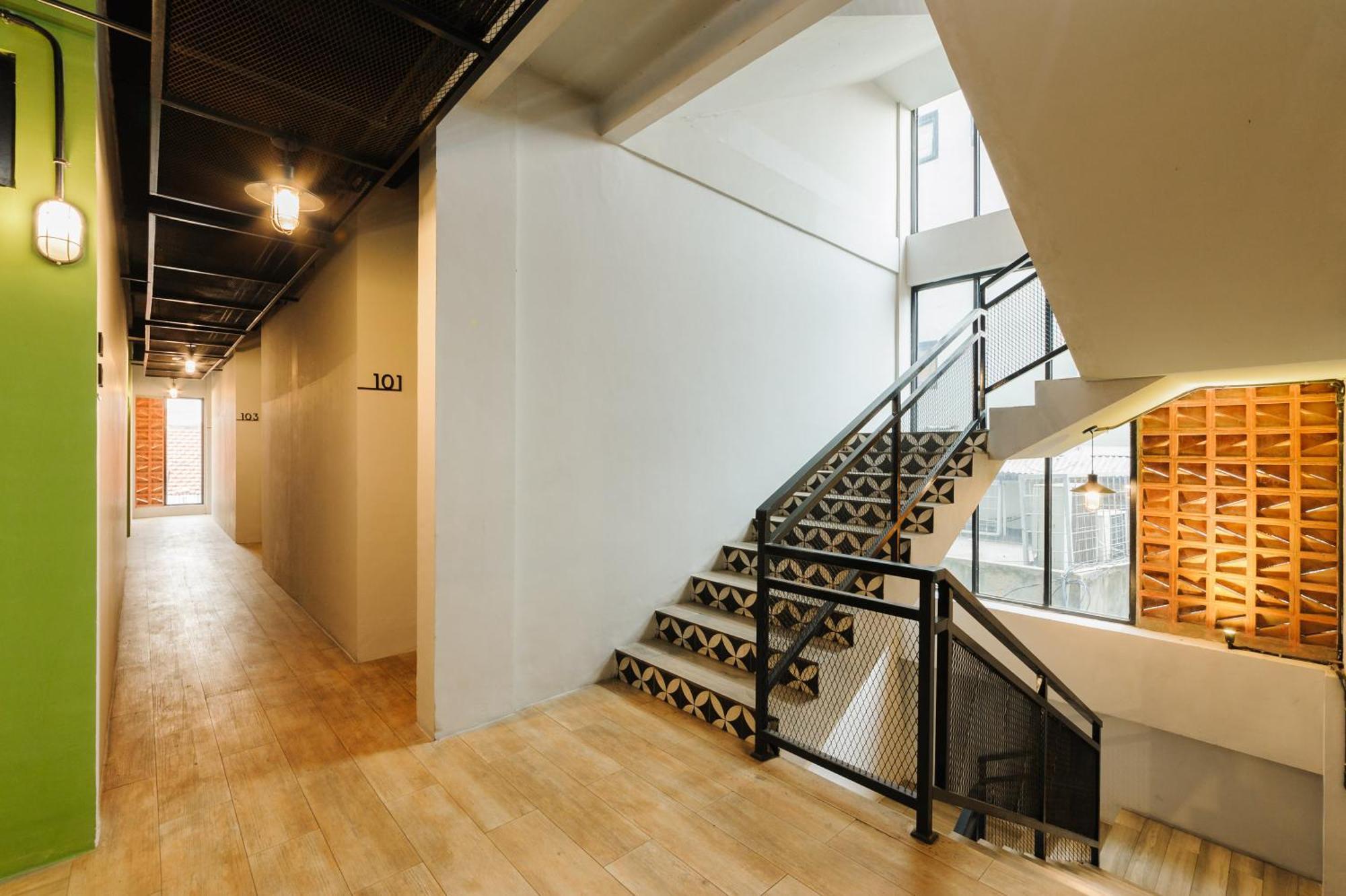 Urbanview Caverna Gandaria By Reddoorz Guest house Jakarta