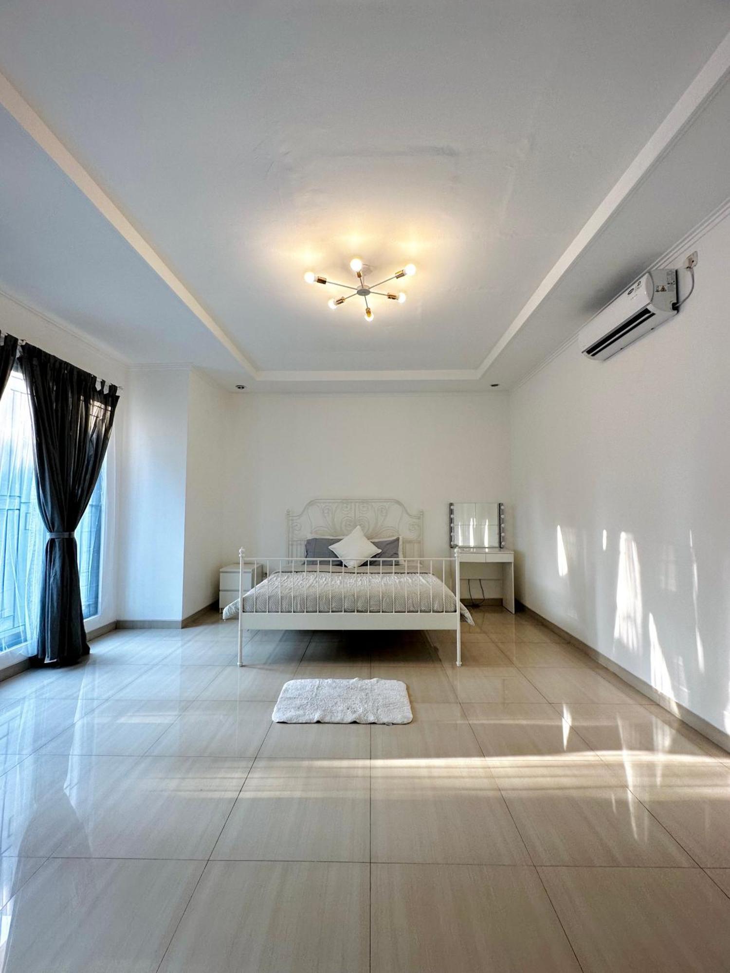 4-bedroom In South Nuansa Swadarma By Le Ciel Hospitality Bahay bakasyunan Jakarta