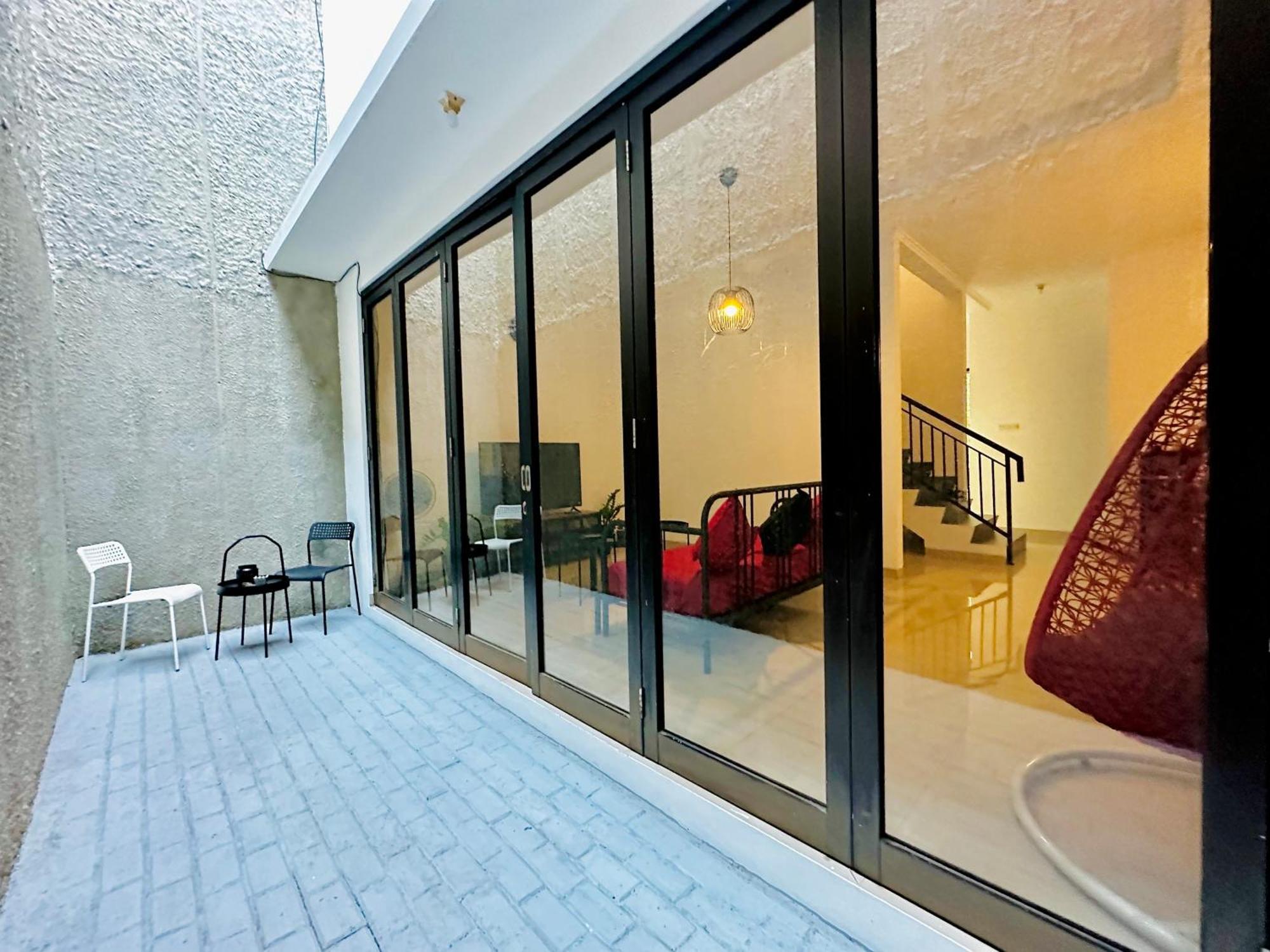 Bahay bakasyunan 4-bedroom In South Nuansa Swadarma By Le Ciel Hospitality Jakarta