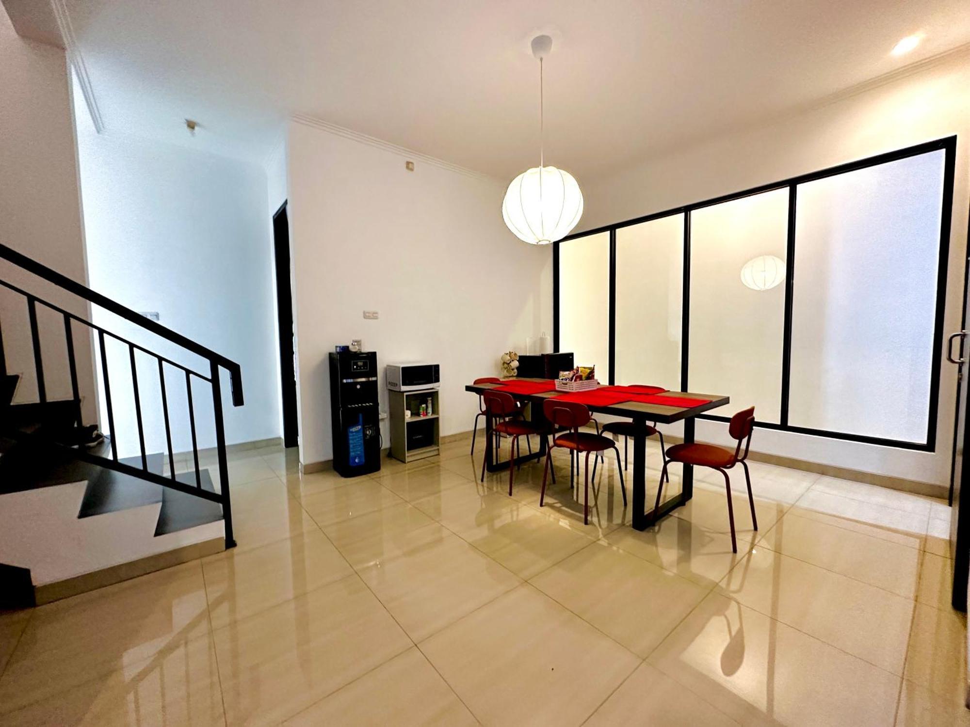 Bahay bakasyunan 4-bedroom In South Nuansa Swadarma By Le Ciel Hospitality Jakarta