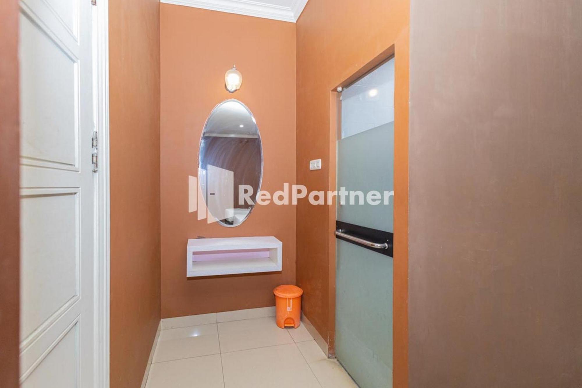Star Jaksa Mitra Reddoorz Hotel