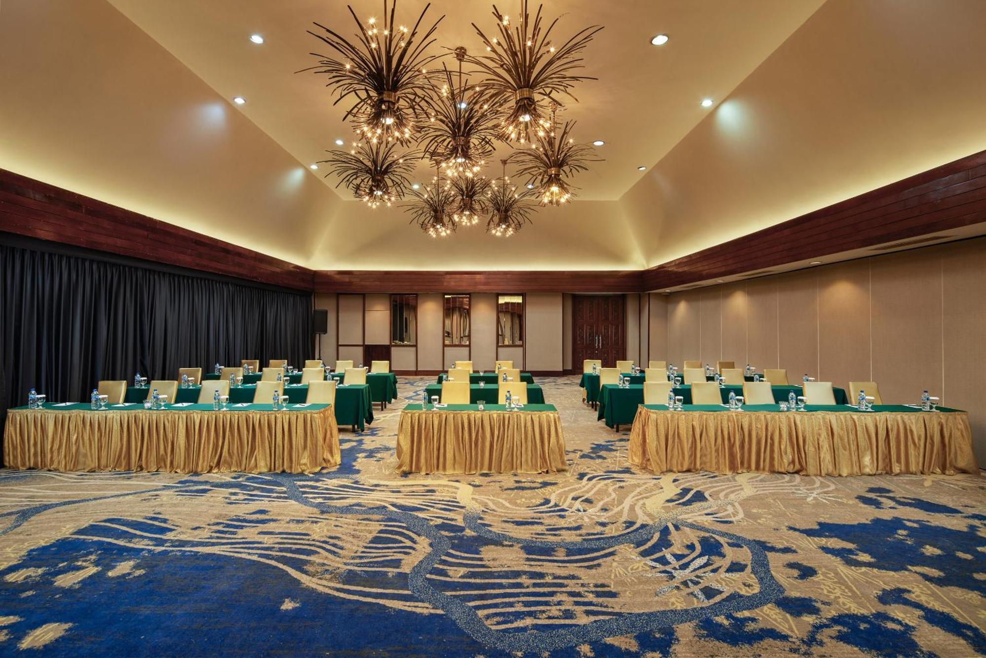Sari Pacific Jakarta, Autograph Collection Hotel 5*
