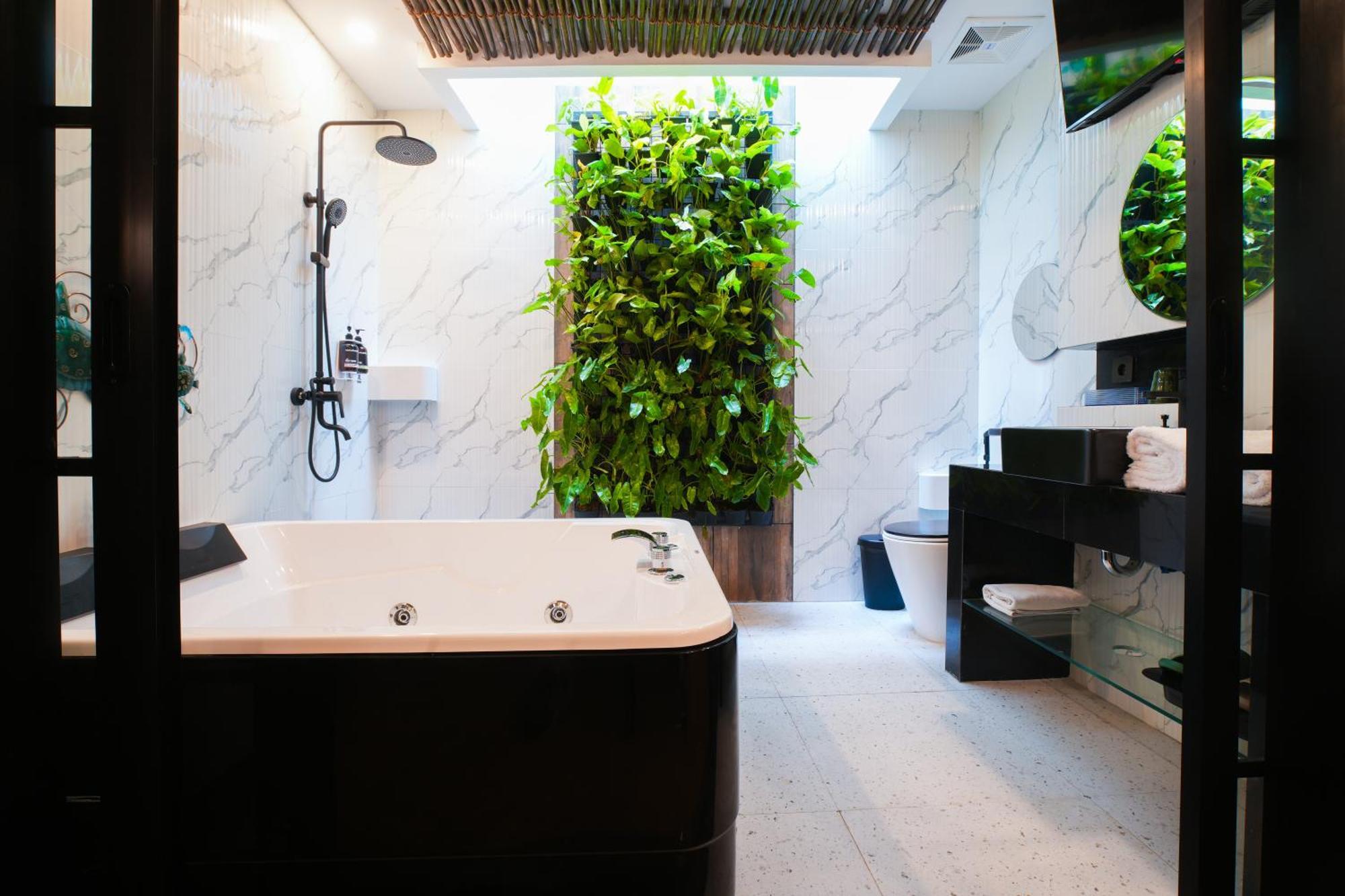 Oak Tree Urban Hotel 3*