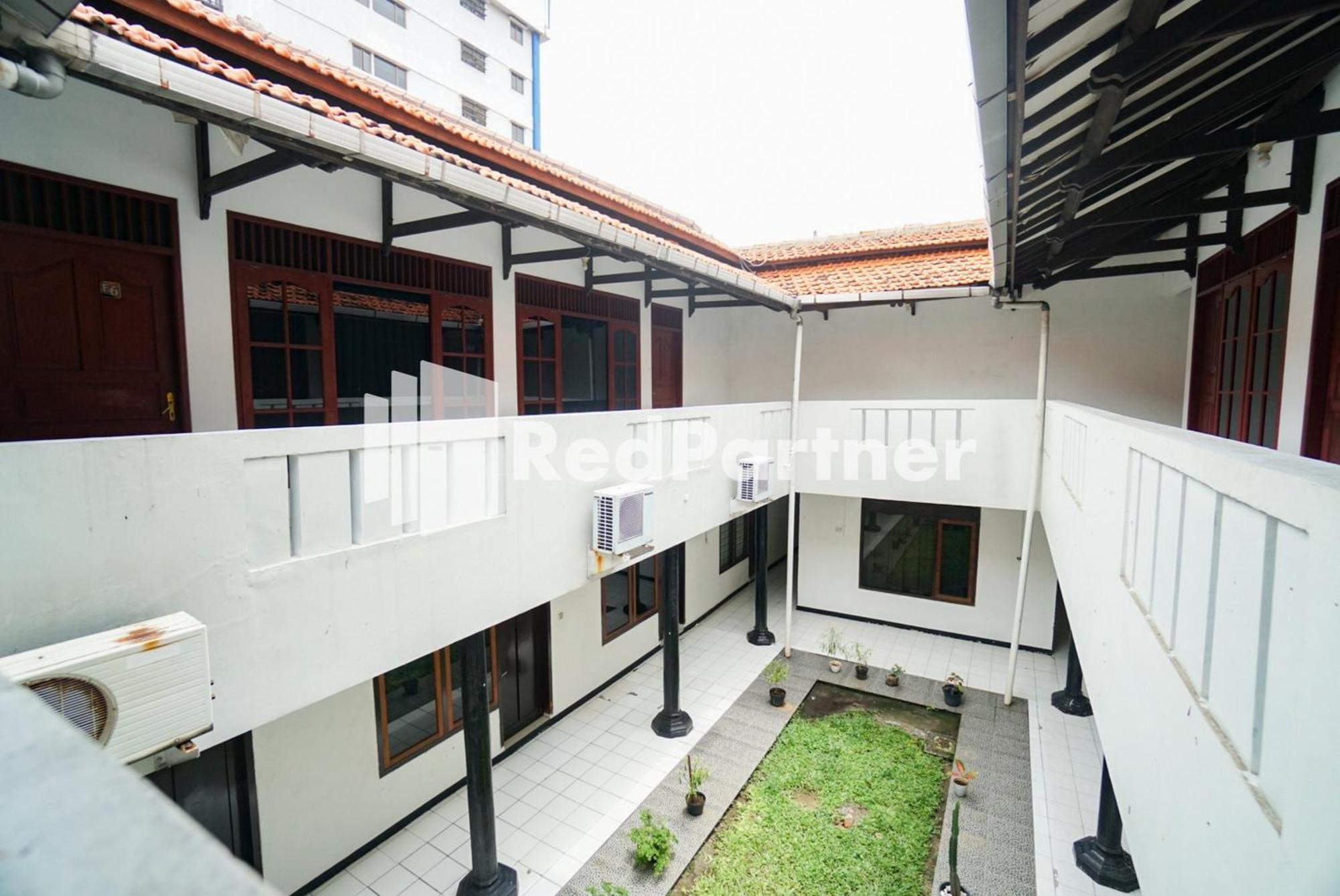 Borobudur Kemayoran Syariah Mitra Reddoorz 2*