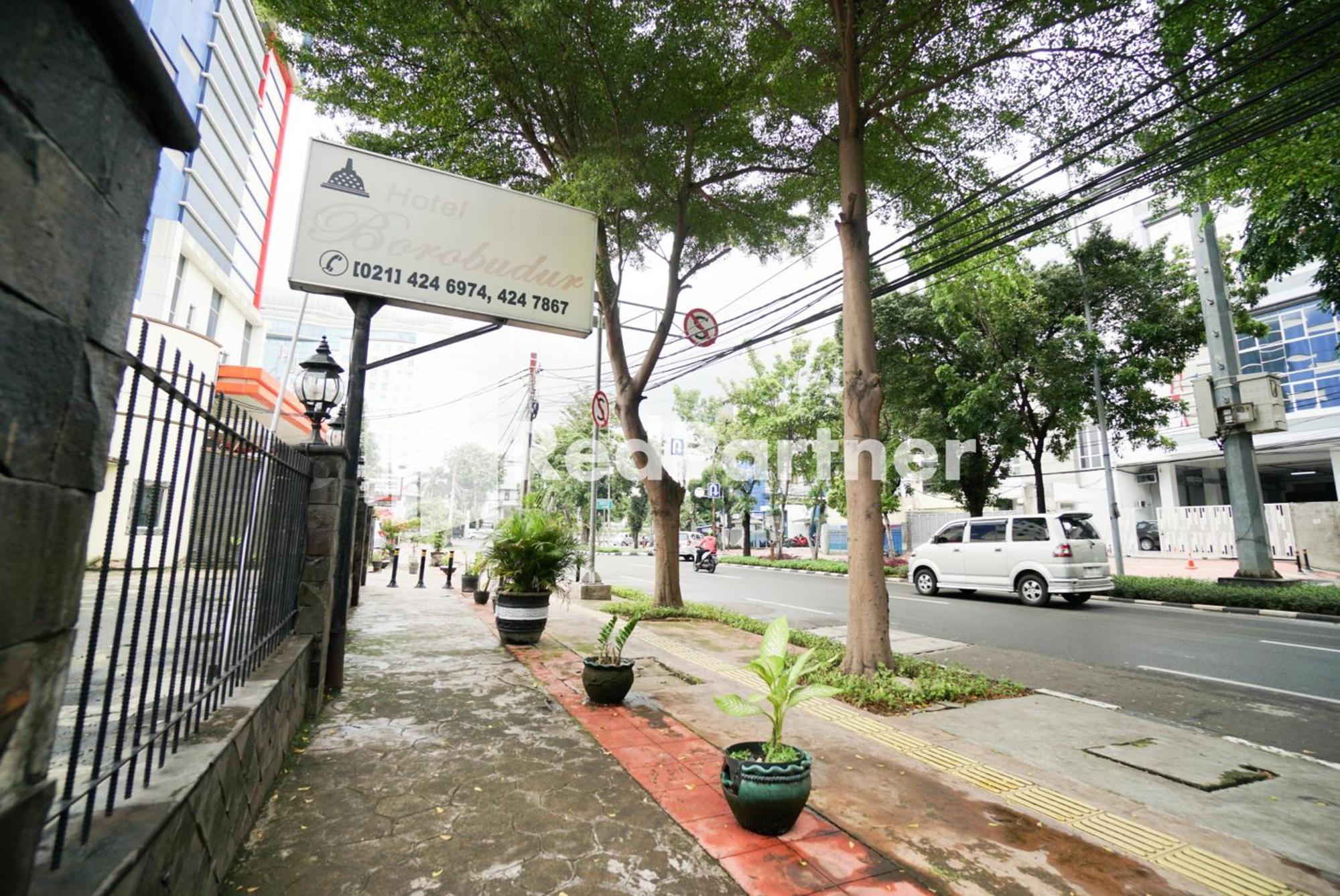 Borobudur Kemayoran Syariah Mitra Reddoorz 2*