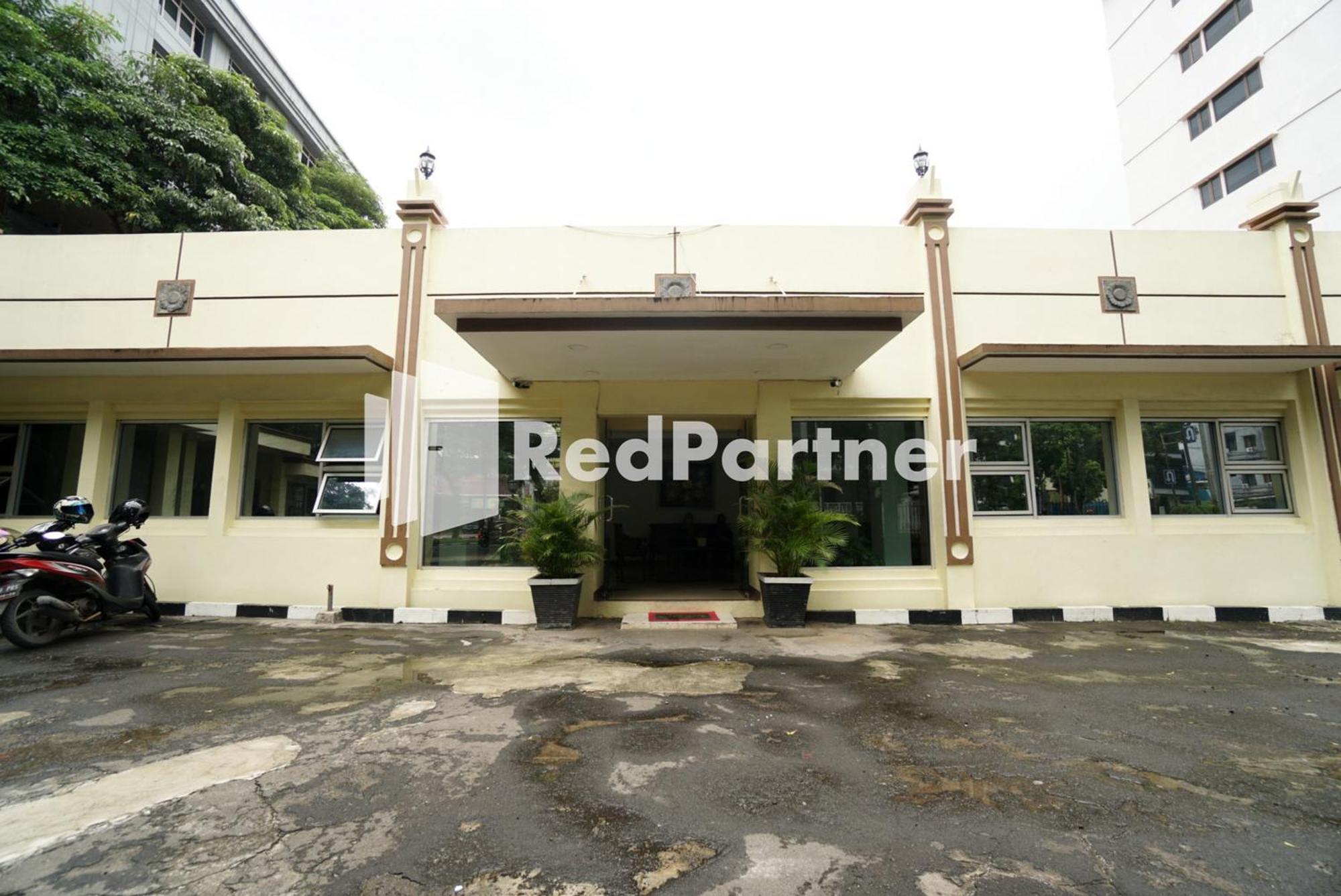 Borobudur Kemayoran Syariah Mitra Reddoorz Hotel