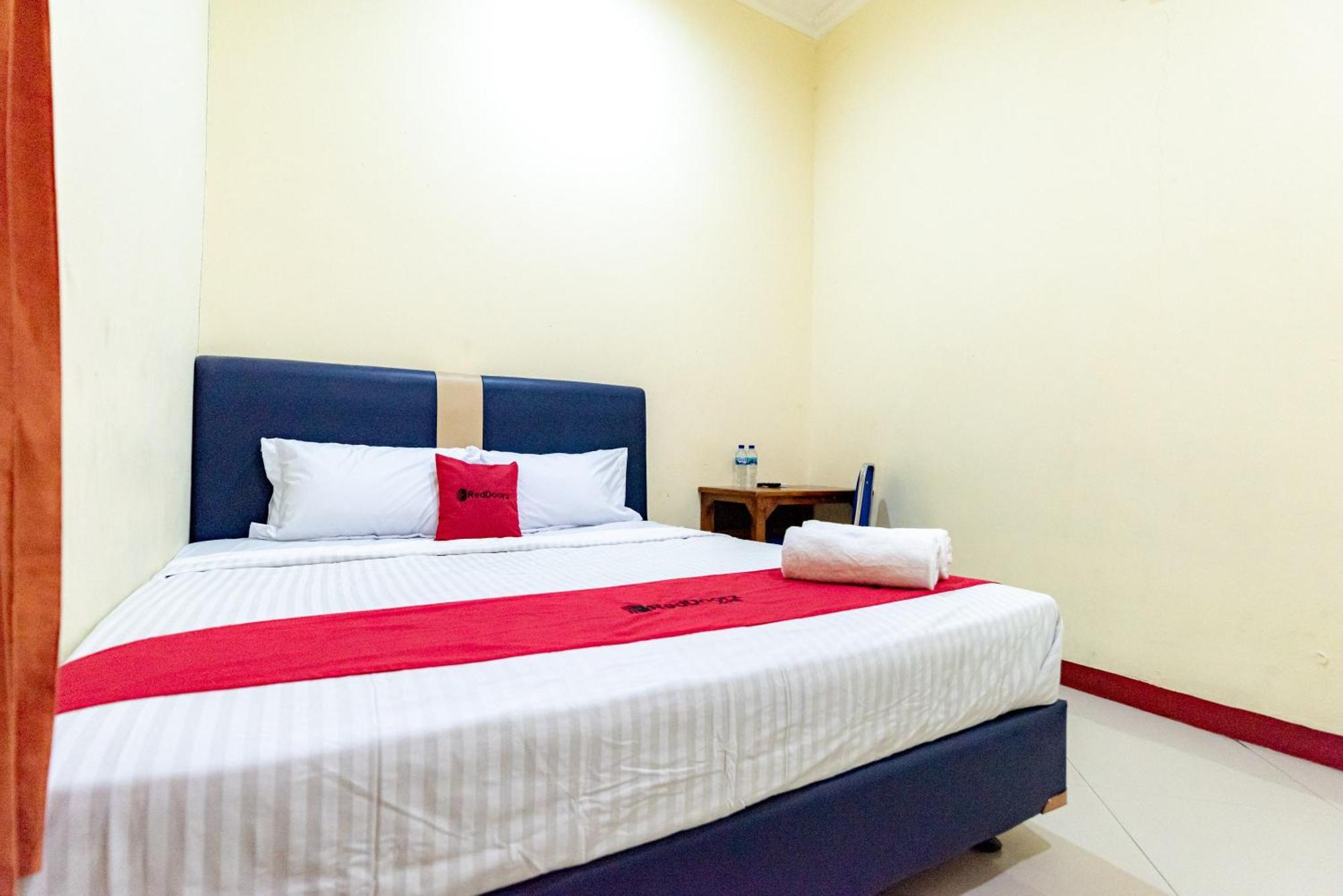 Hotel Reddoorz Near Kelapa Gading