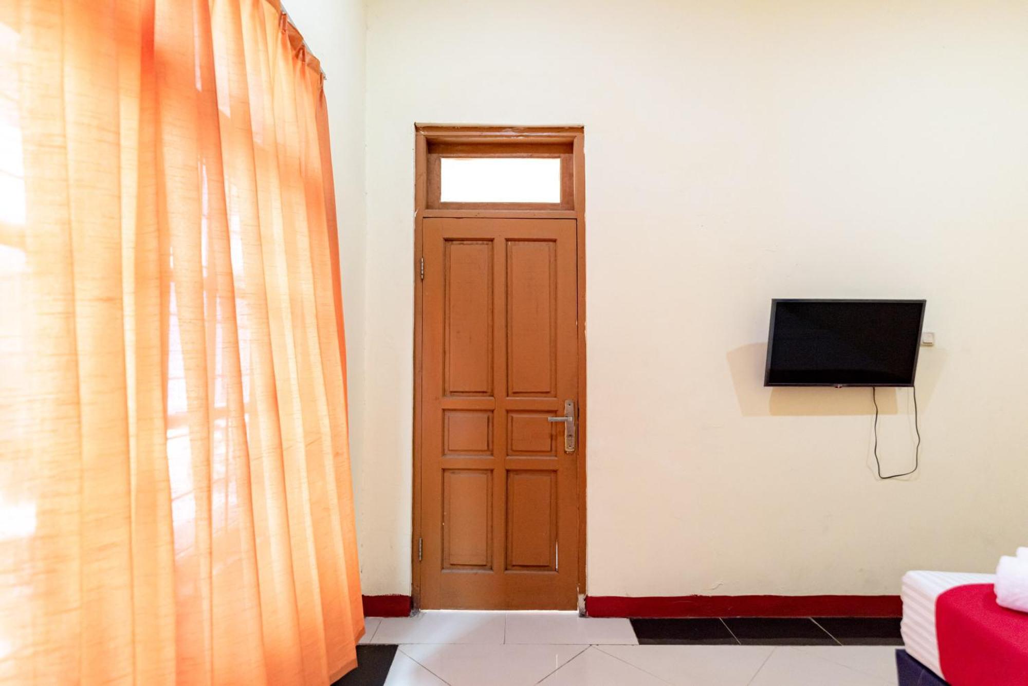 Hotel Reddoorz Near Kelapa Gading