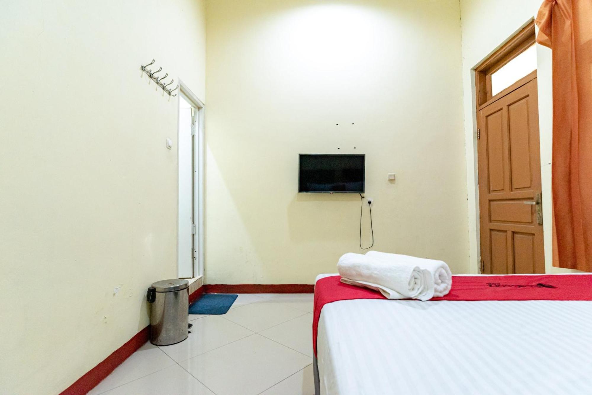 Reddoorz Near Kelapa Gading Hotel Jakarta