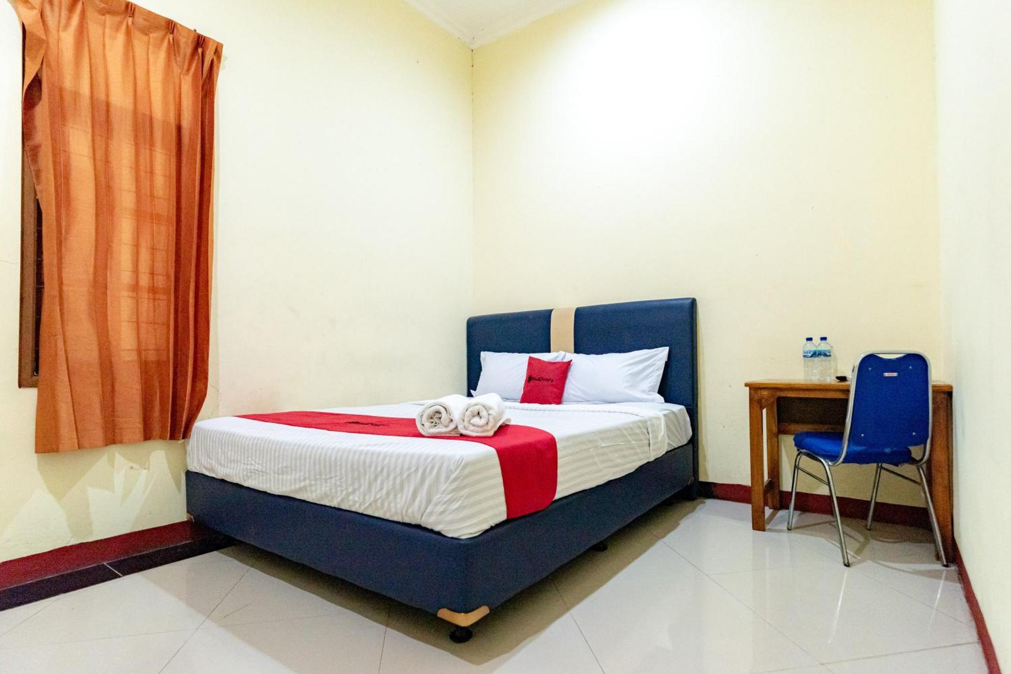 Hotel Reddoorz Near Kelapa Gading 2*