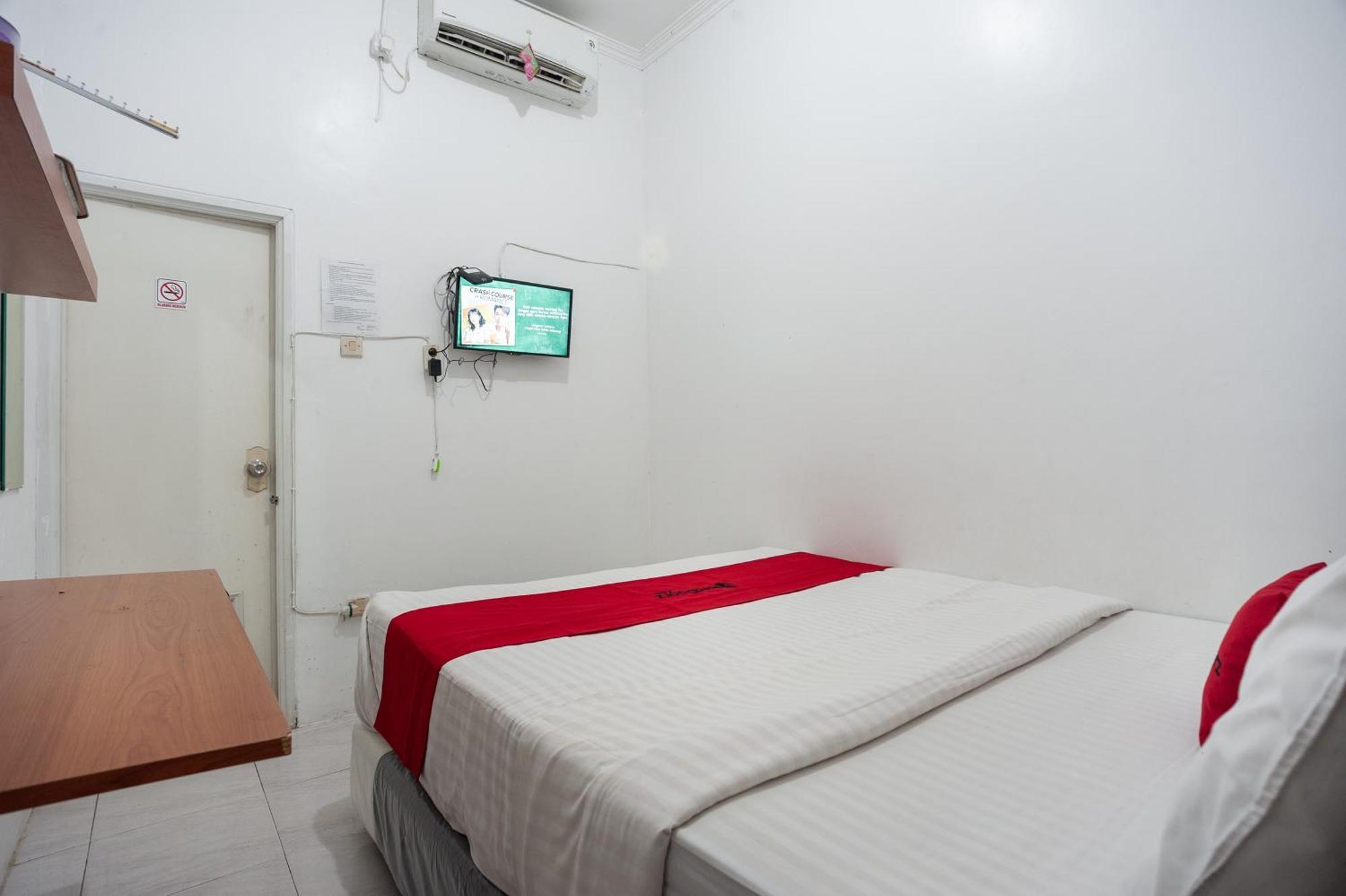 Reddoorz Syariah Near Pgc Cililitan Hotel