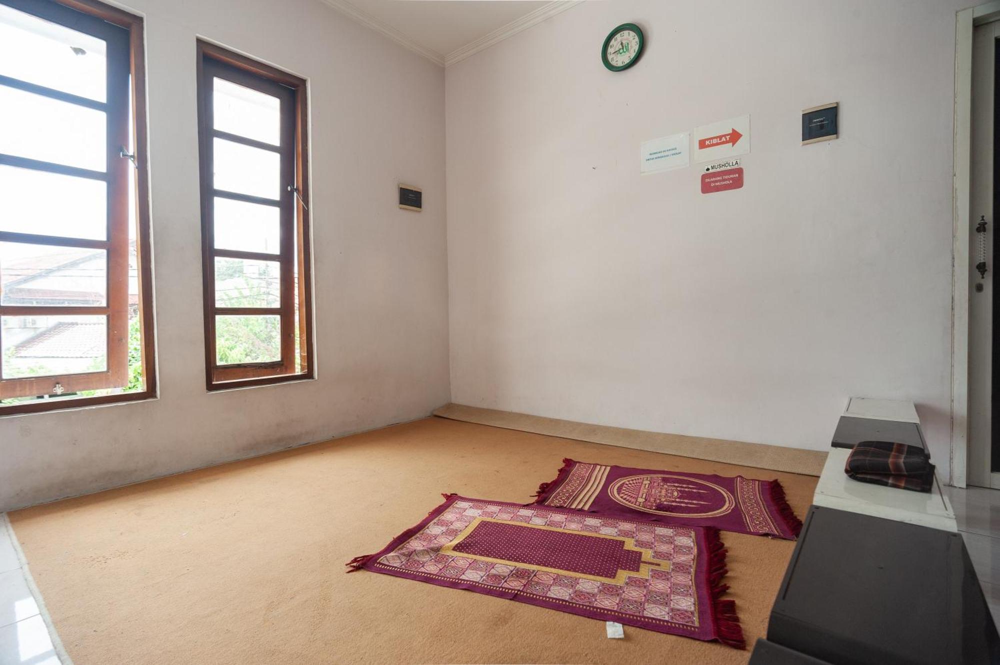 Reddoorz Syariah Near Pgc Cililitan 2*