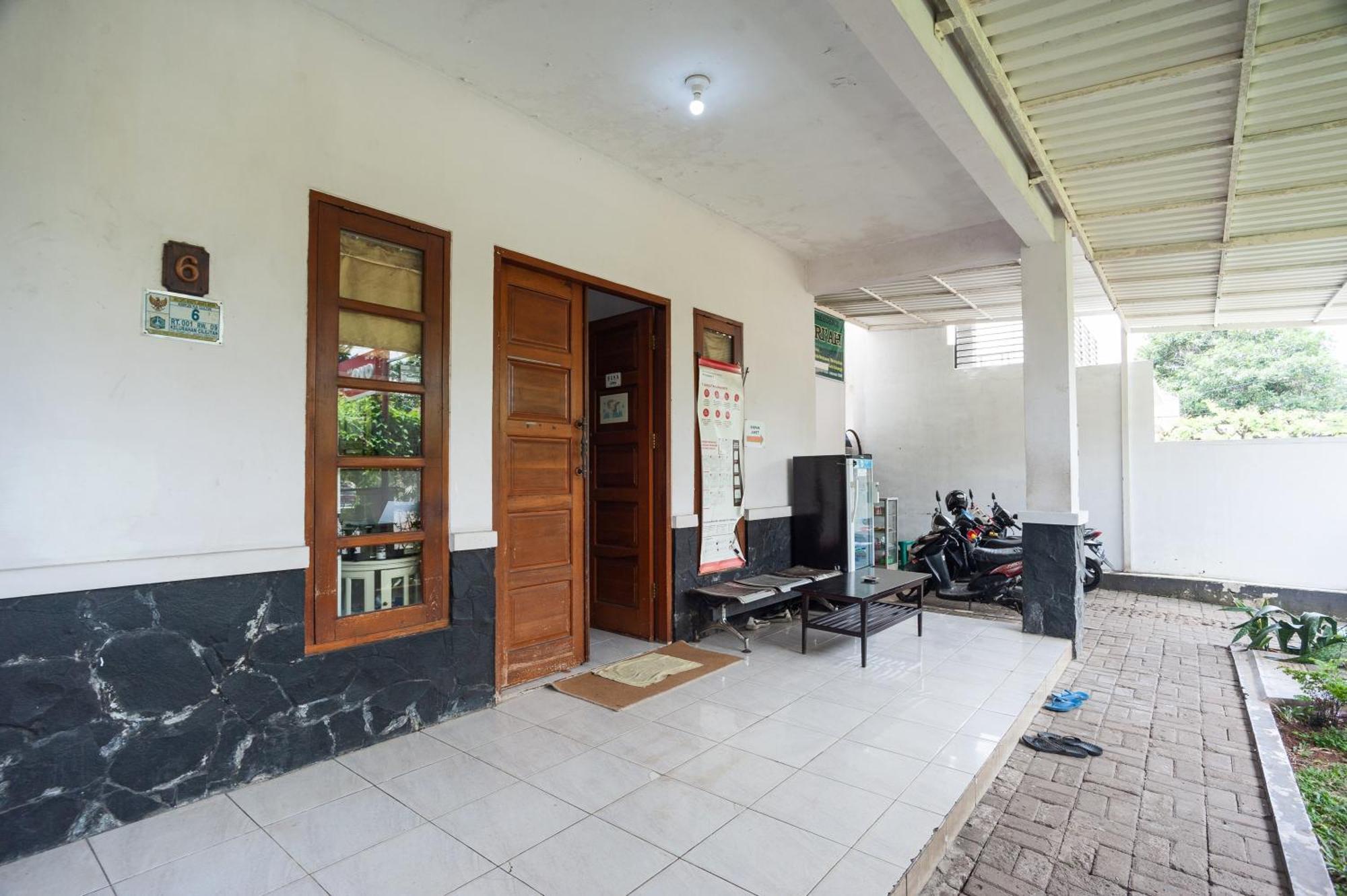 Reddoorz Syariah Near Pgc Cililitan Hotel