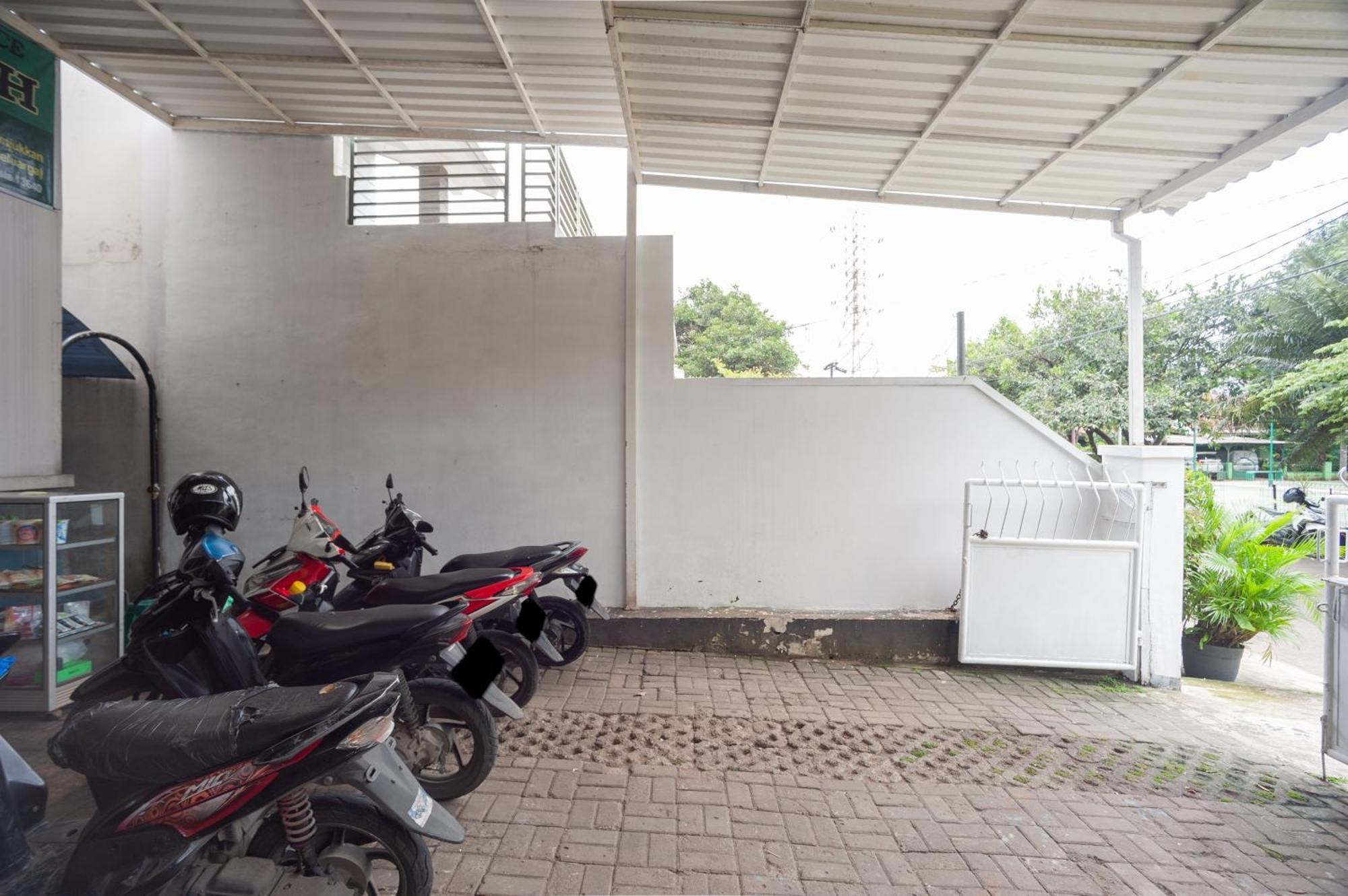 Reddoorz Syariah Near Pgc Cililitan