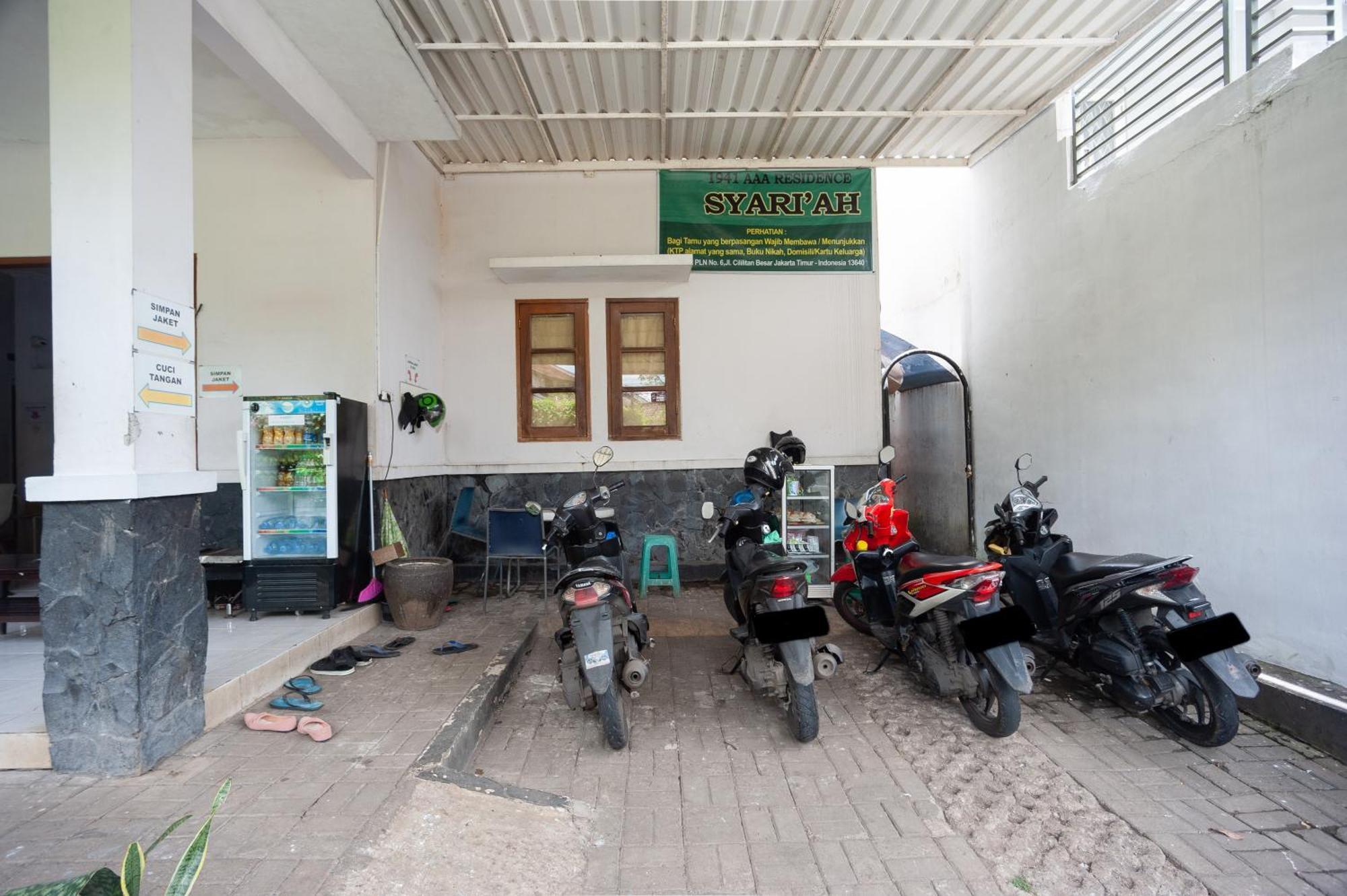 Hotel Reddoorz Syariah Near Pgc Cililitan