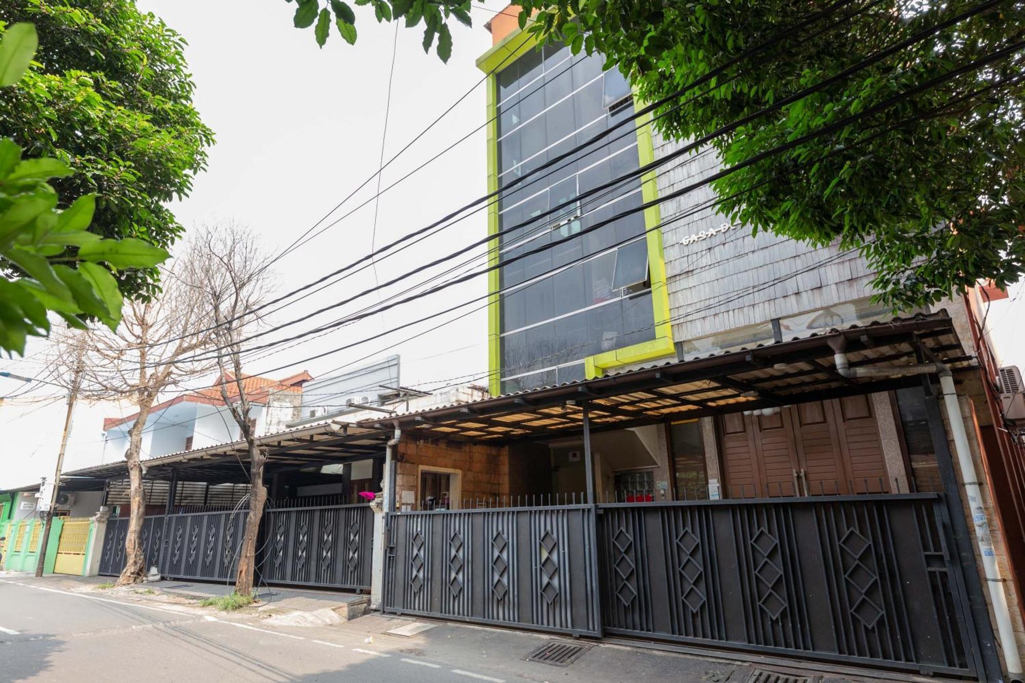 Reddoorz Near Halim Perdanakusuma 3 2*
