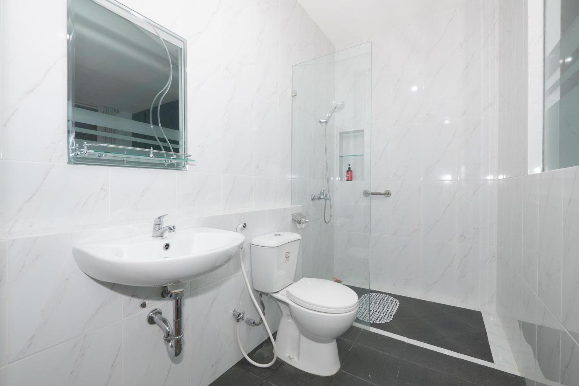 Reddoorz Premium Near Rs Indah Jakarta
