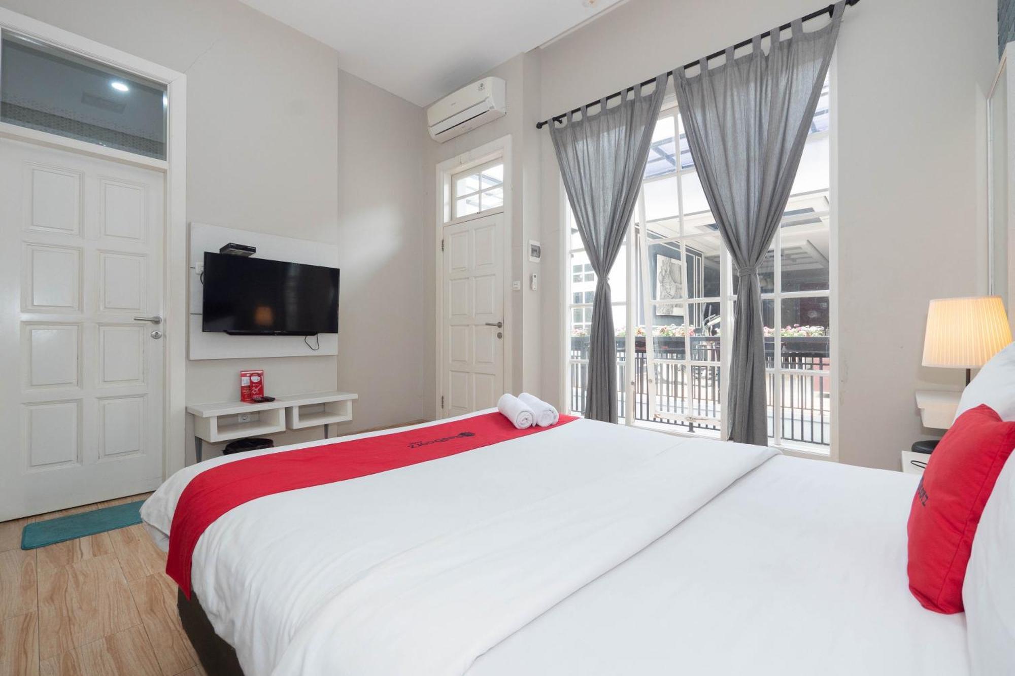 Reddoorz Premium Near Rs Indah 3*