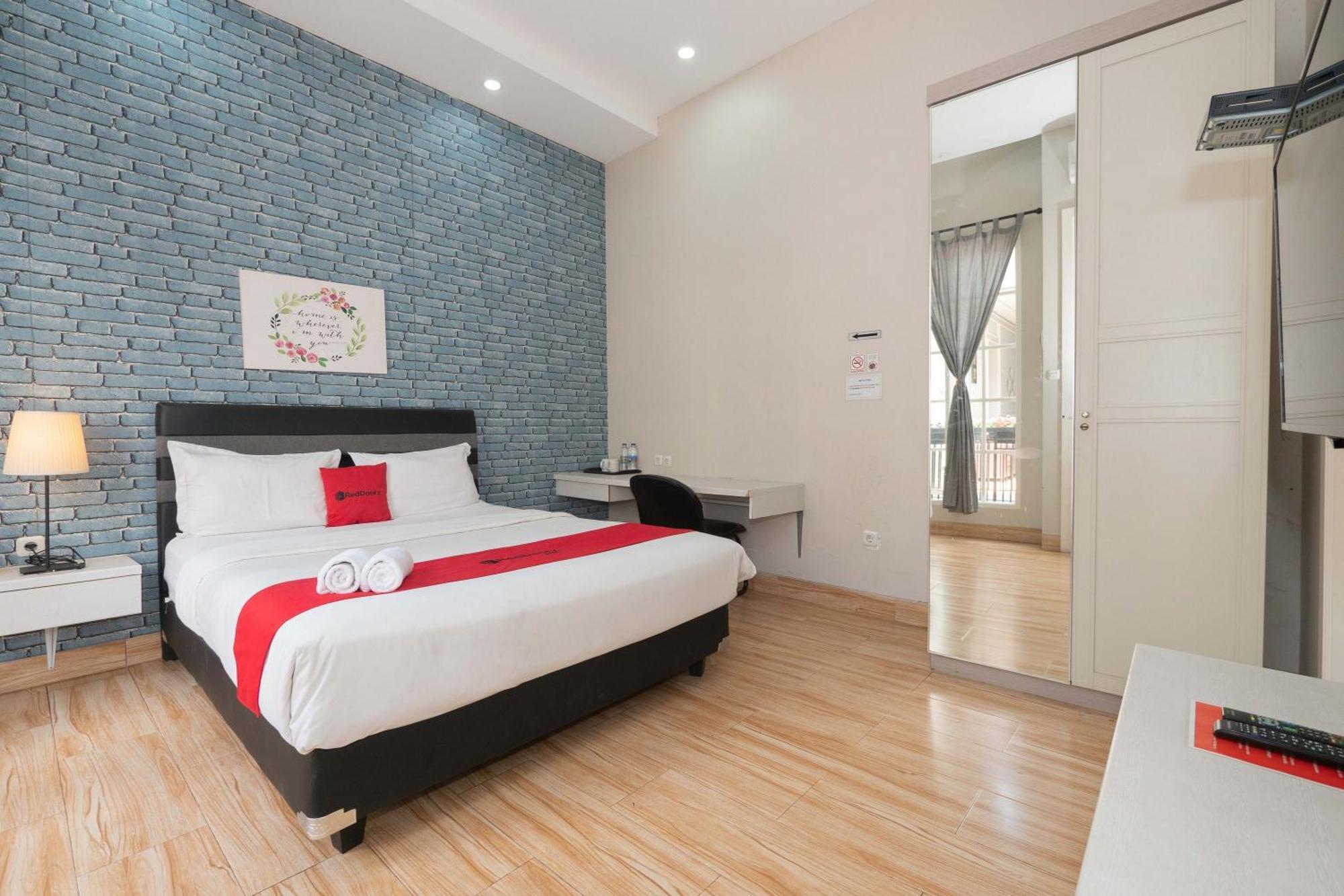 Reddoorz Premium Near Rs Indah Nhà khách 3*