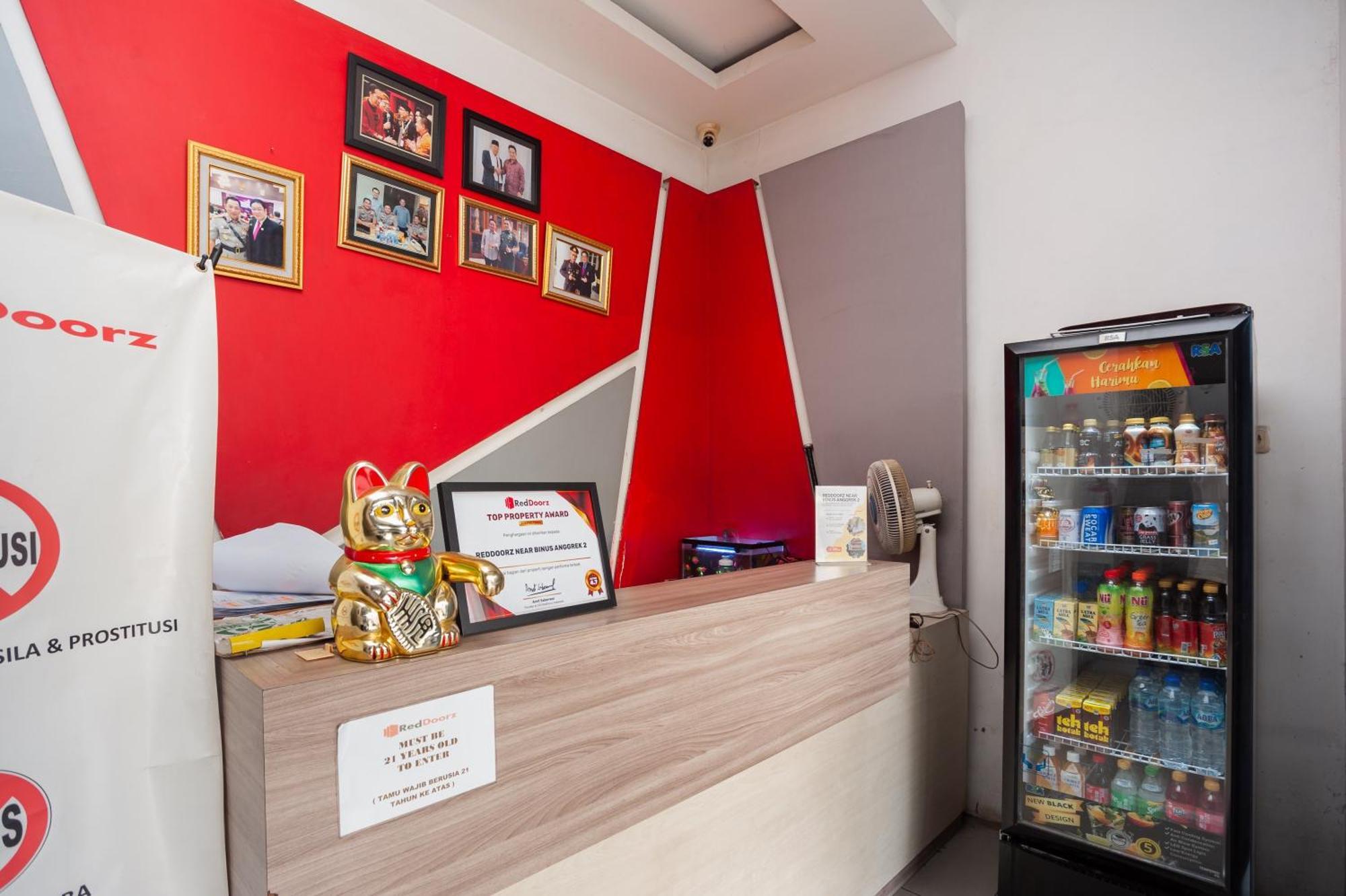 Gasthof Reddoorz Near Binus Anggrek 2 2*