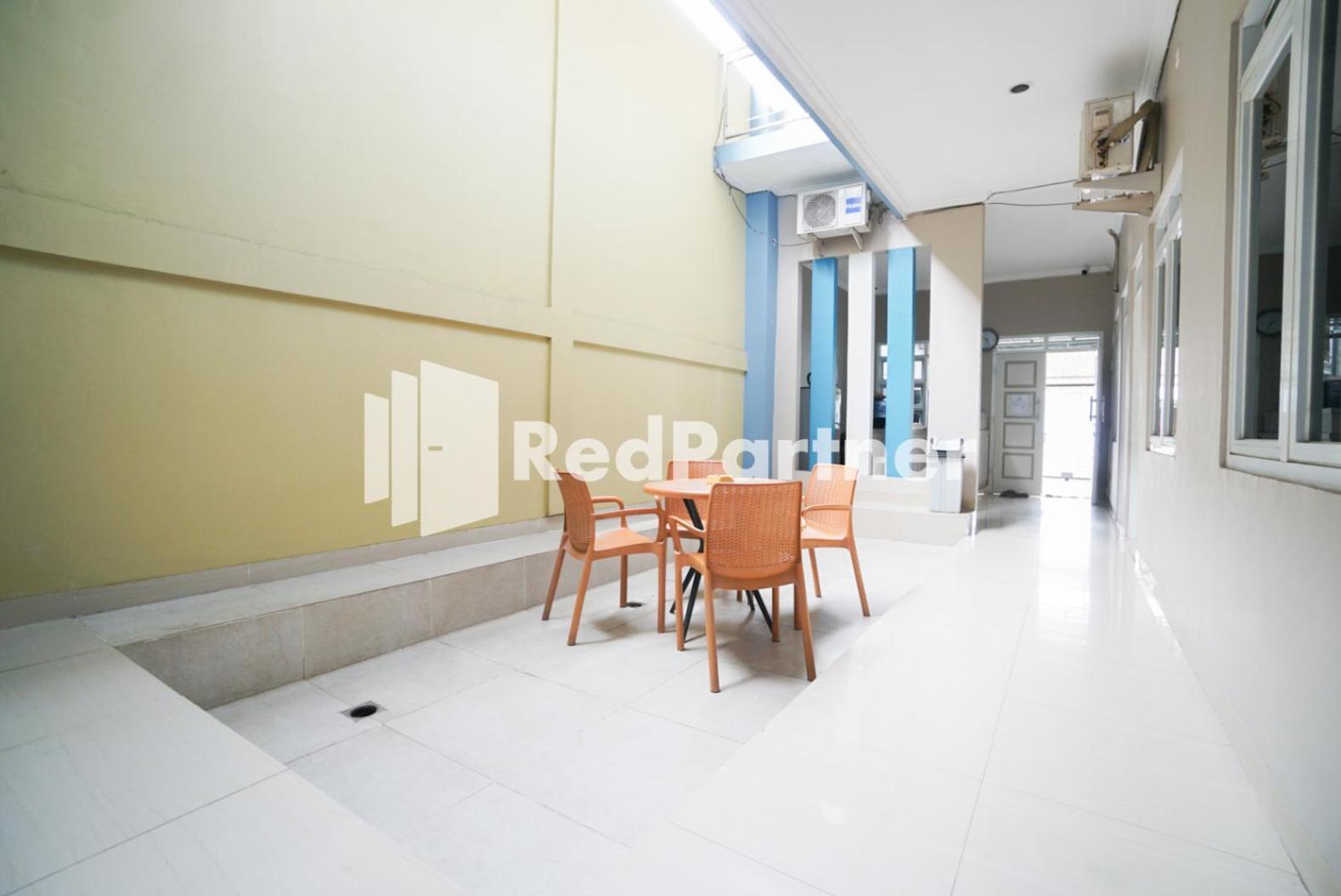 Indah Syariah Mitra Reddoorz
