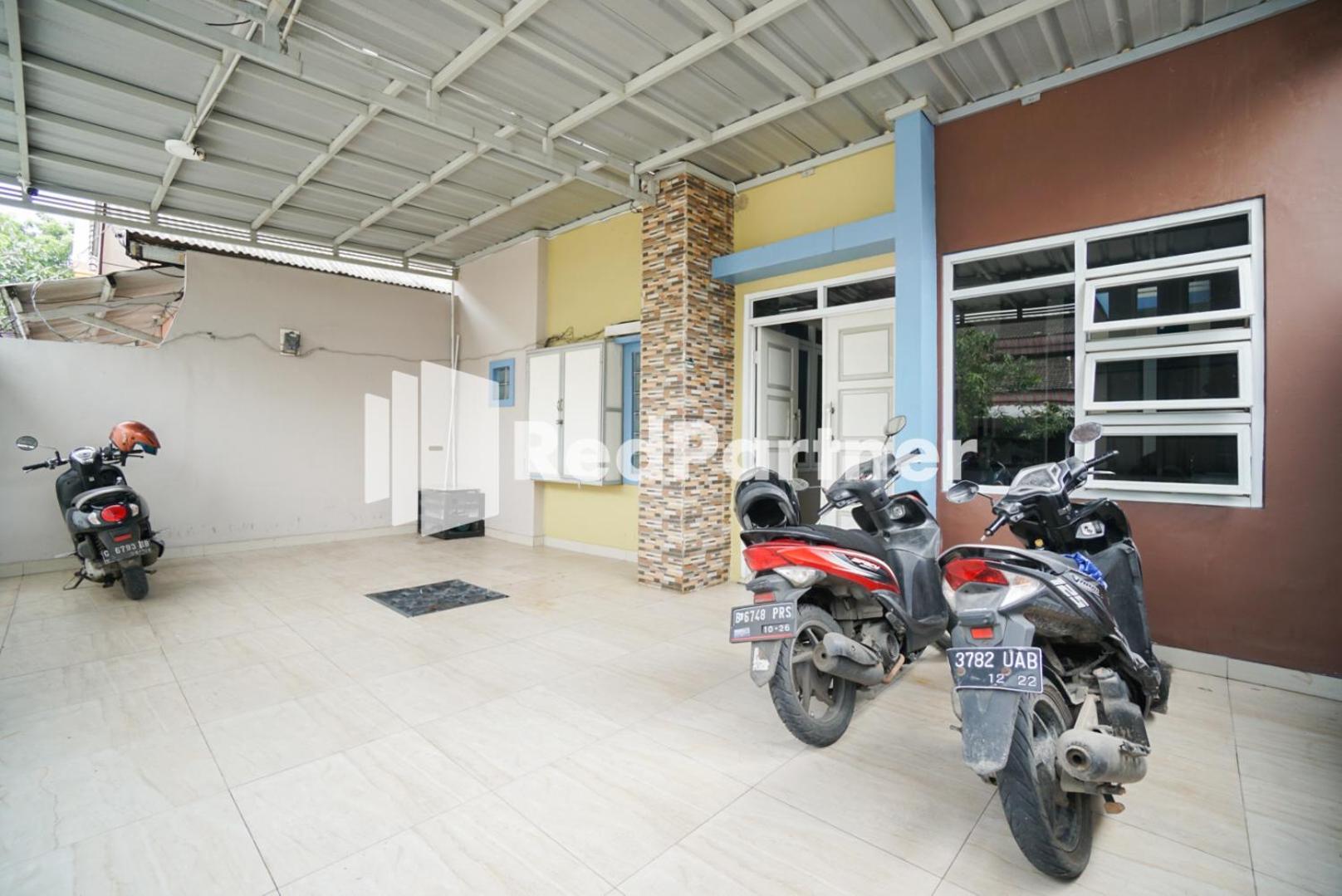 Indah Syariah Mitra Reddoorz Hotel