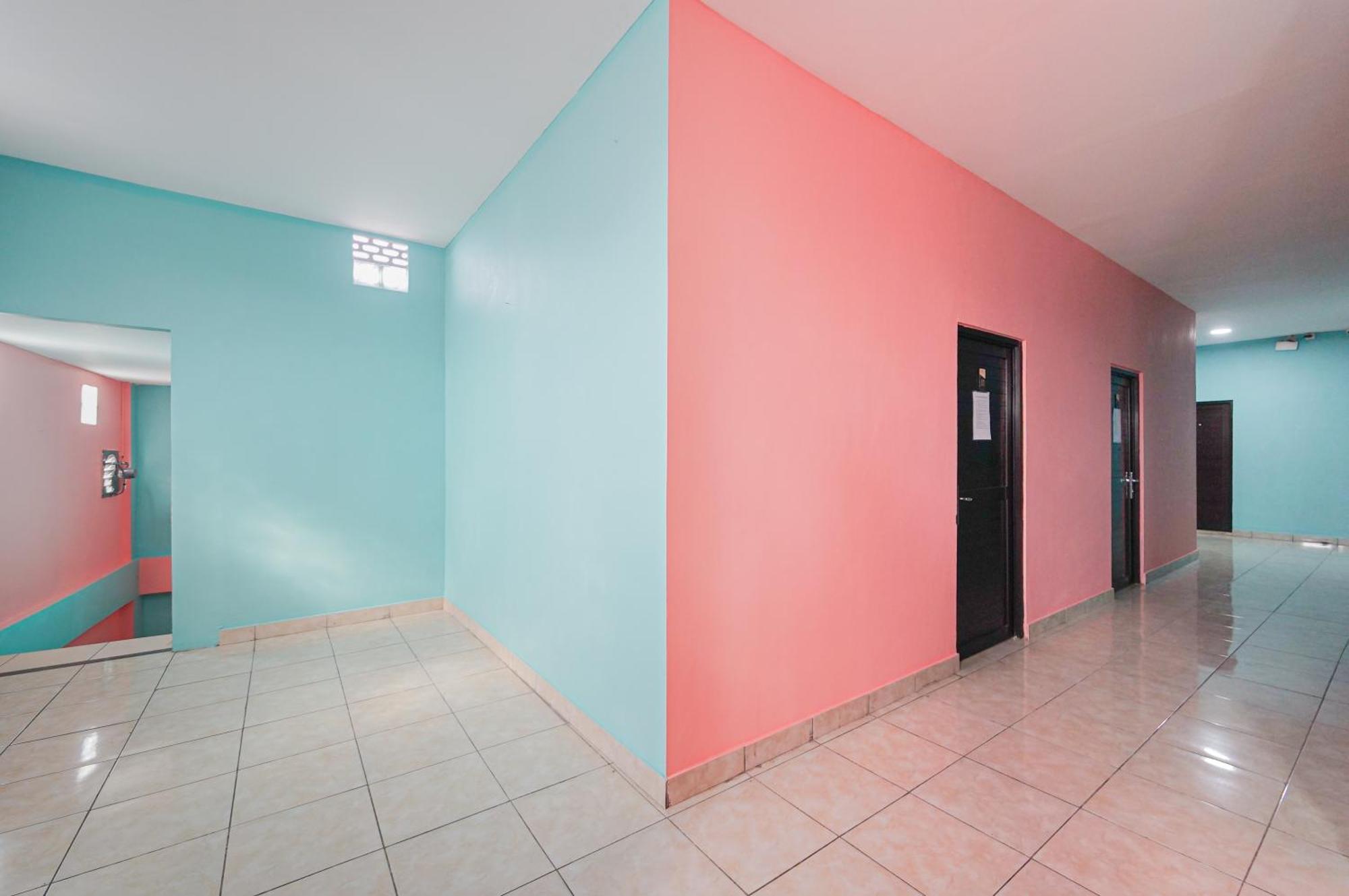 Reddoorz Near Universitas Yarsi Hotel