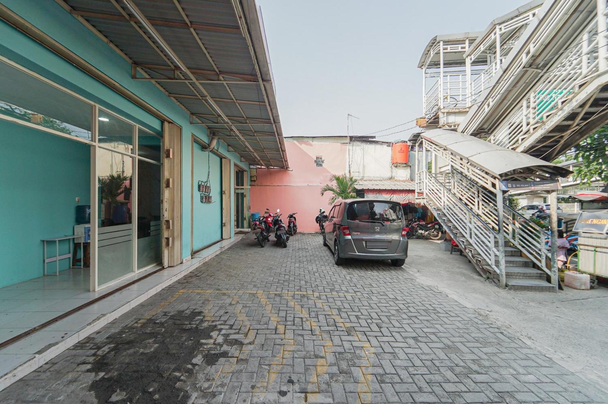 Hotel Reddoorz Near Universitas Yarsi Jakarta