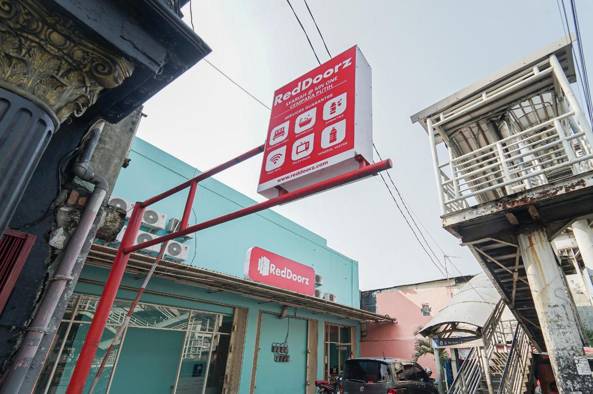 Hotel Reddoorz Near Universitas Yarsi