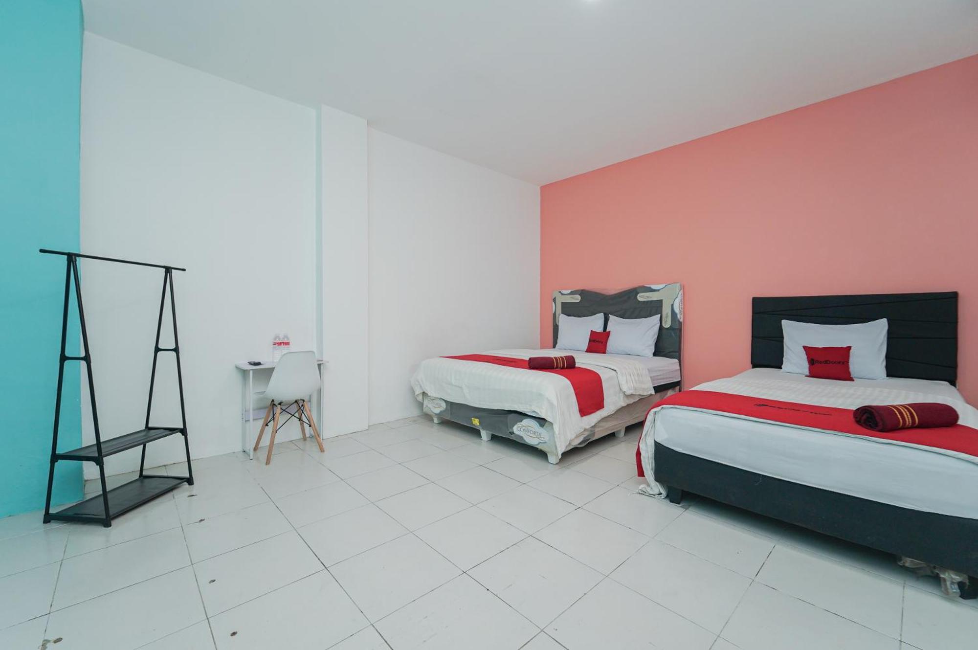 Hotel Reddoorz Near Universitas Yarsi