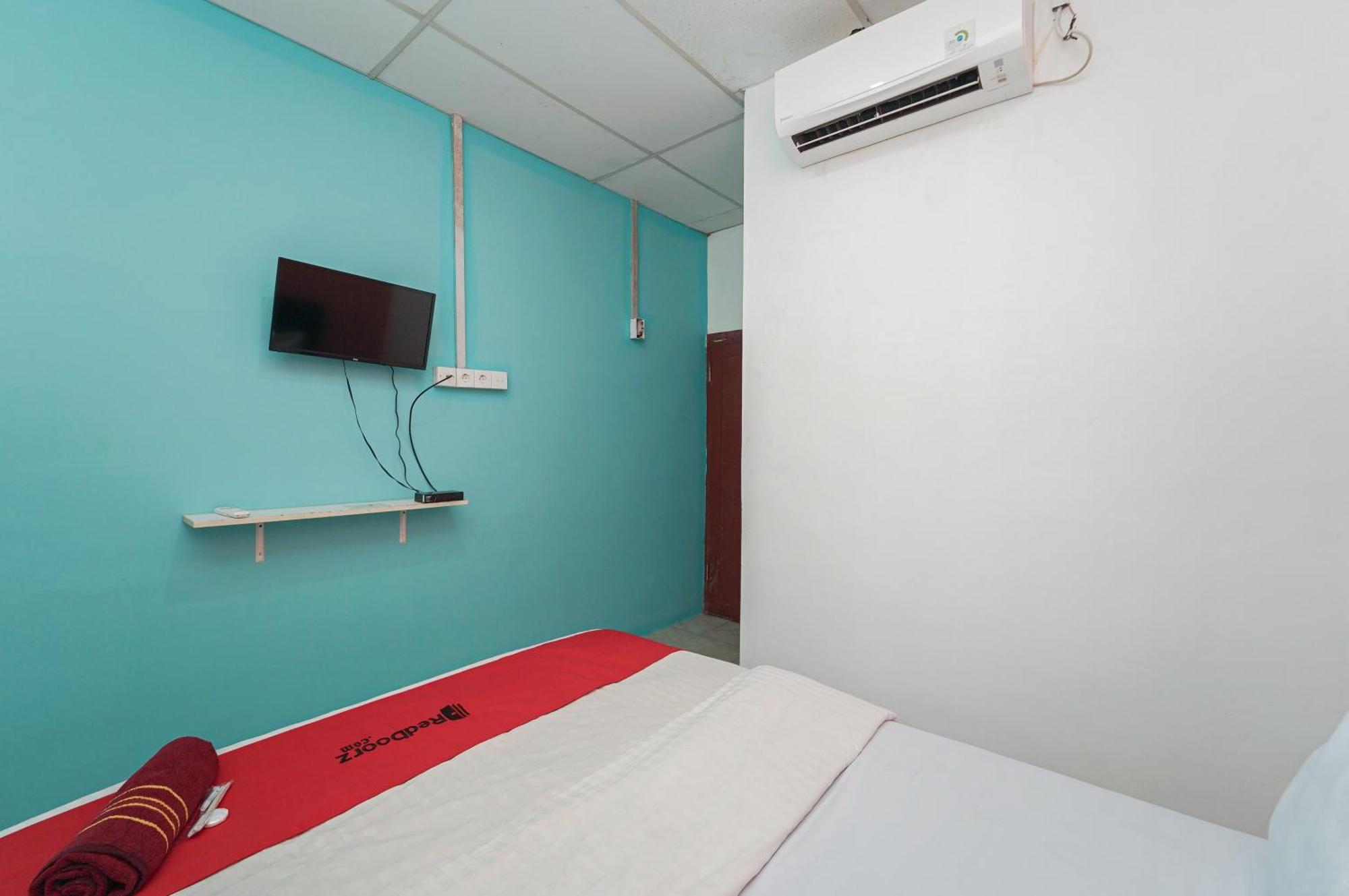 Hotel Reddoorz Near Universitas Yarsi 2*
