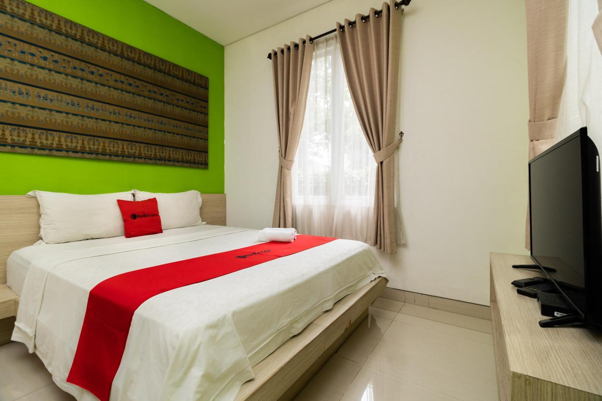 Casa de hóspedes Reddoorz Syariah Near Prasetya Mulya Cilandak Campus Jacarta