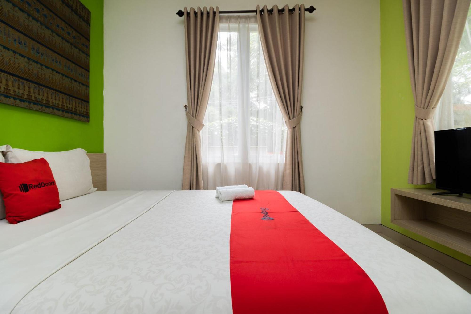 Casa de hóspedes Reddoorz Syariah Near Prasetya Mulya Cilandak Campus 2*