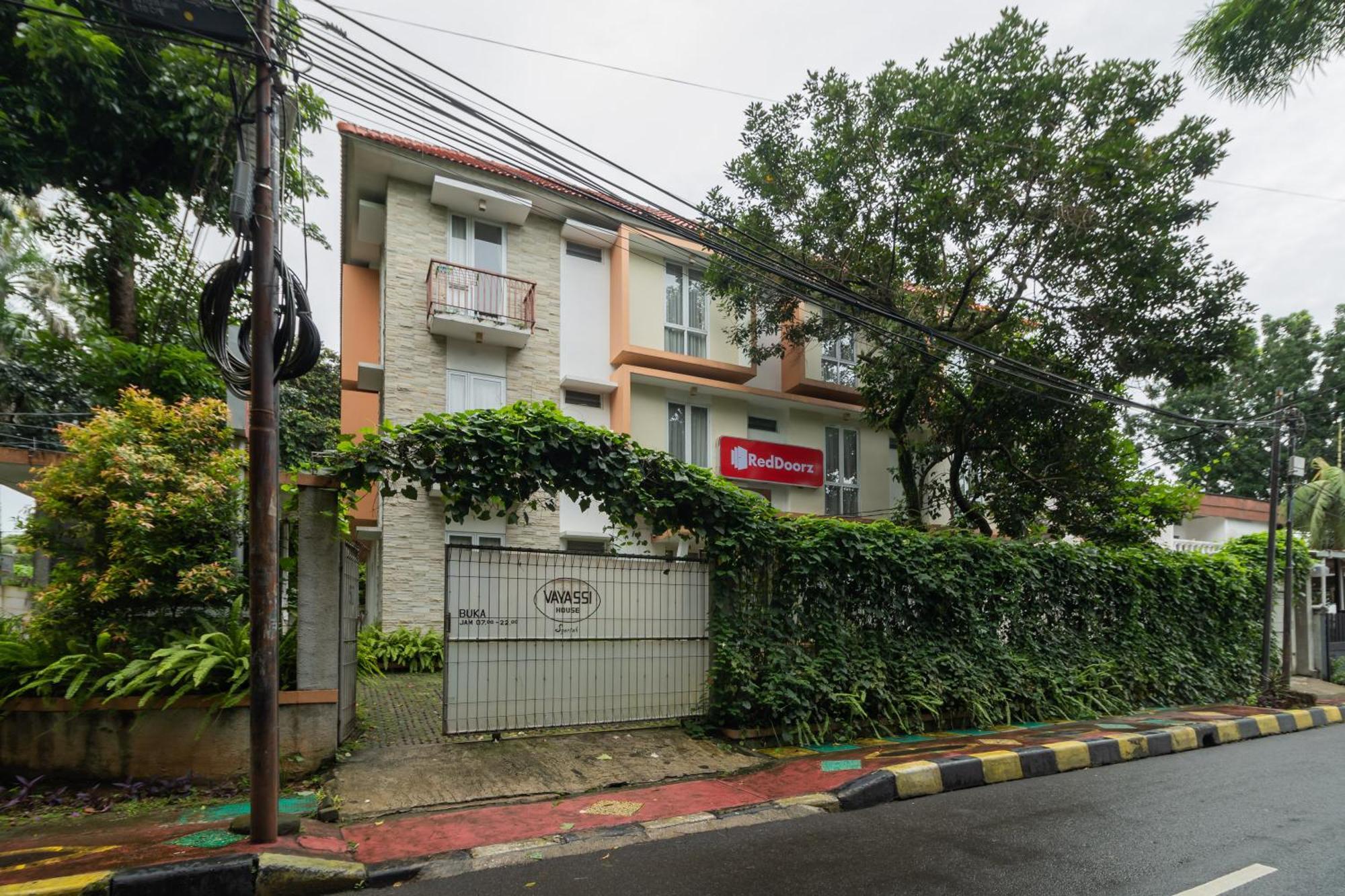 Casa de hóspedes Reddoorz Syariah Near Prasetya Mulya Cilandak Campus 2*