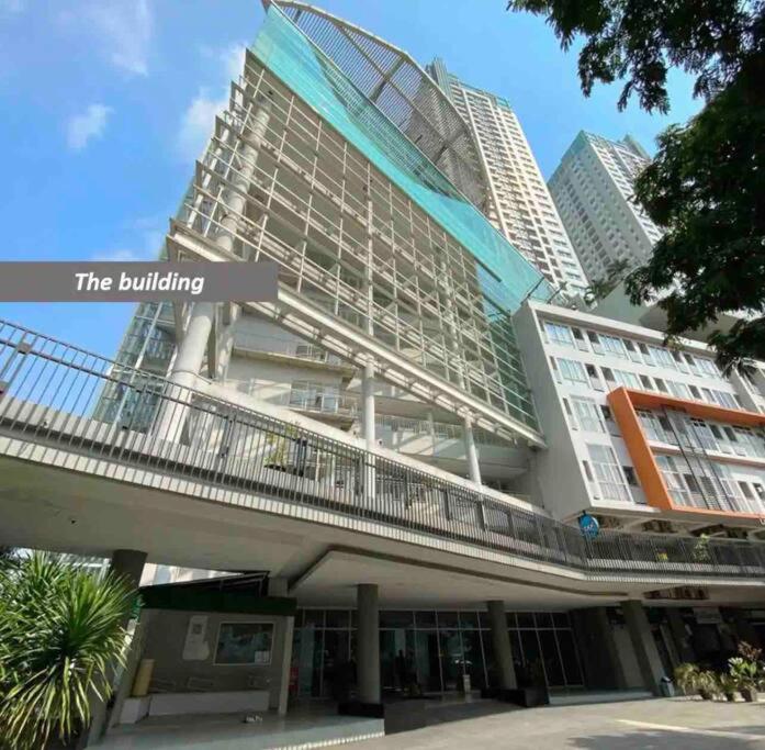 Urban Oasis Premium Staycation In Central Jakarta