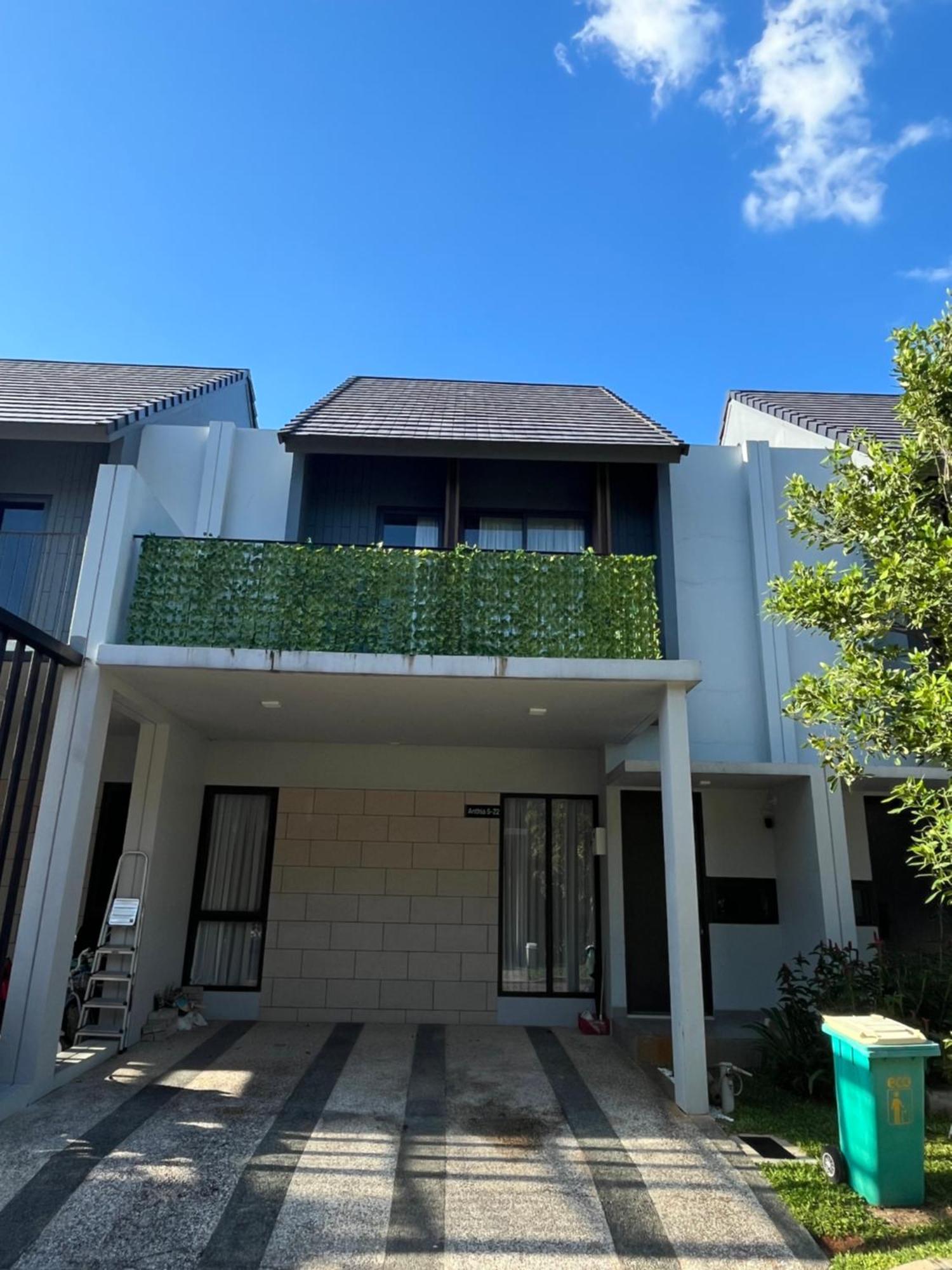 2 Floor Cozy House In Wisteria Garden Jakarta