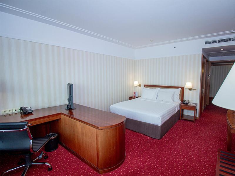 Redtop & Convention Center Hotel