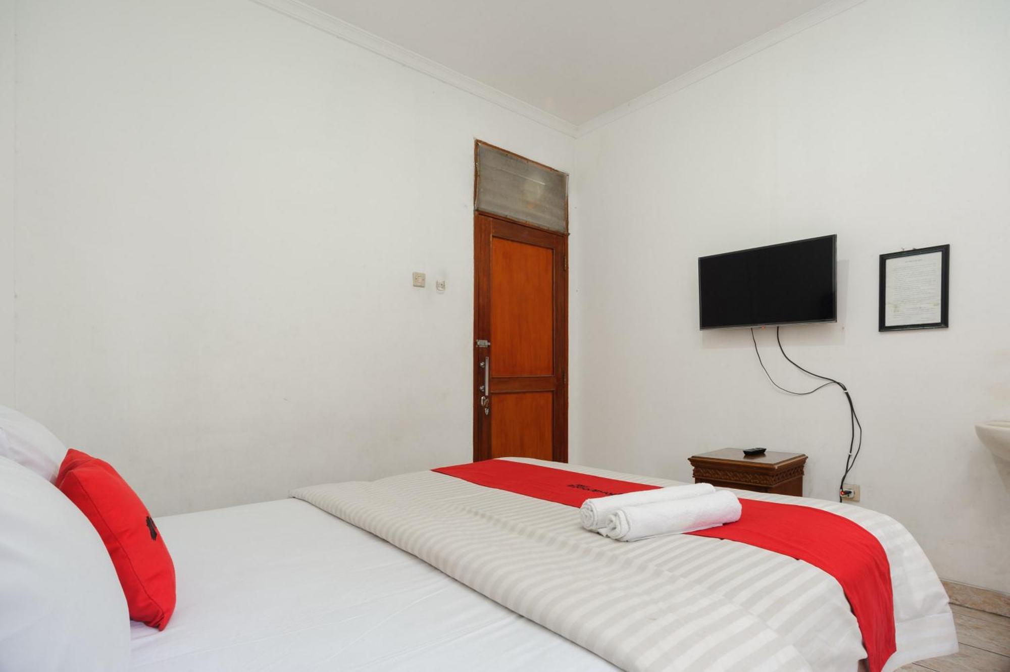 Reddoorz Syariah Near Aeon Mall Tanjung Barat Hotel 2*