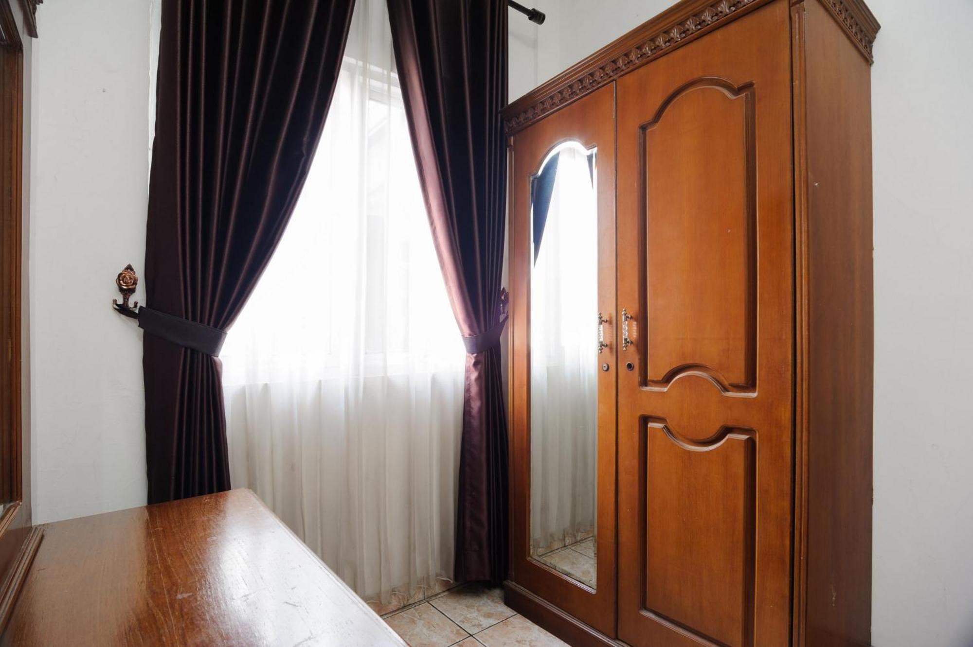 Hotel Reddoorz Syariah Near Aeon Mall Tanjung Barat 2*