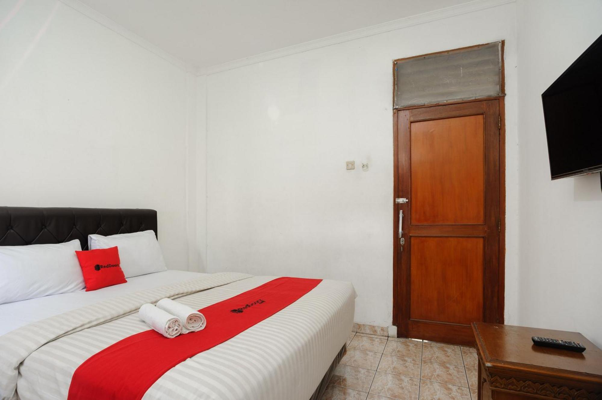 Reddoorz Syariah Near Aeon Mall Tanjung Barat 2*