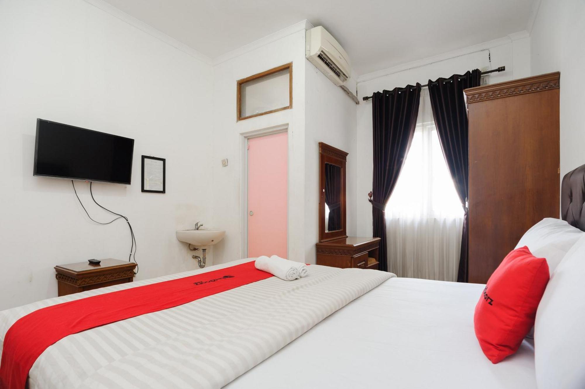 Reddoorz Syariah Near Aeon Mall Tanjung Barat Hotel 2*