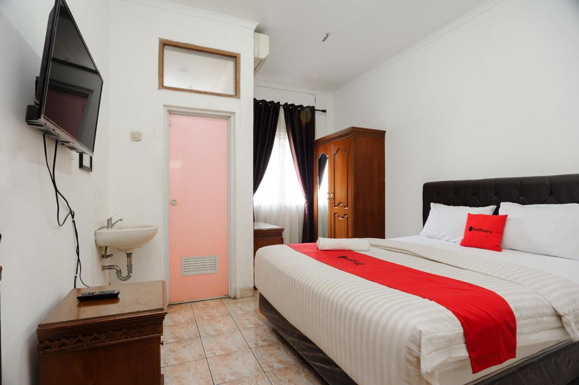 Reddoorz Syariah Near Aeon Mall Tanjung Barat Hotel