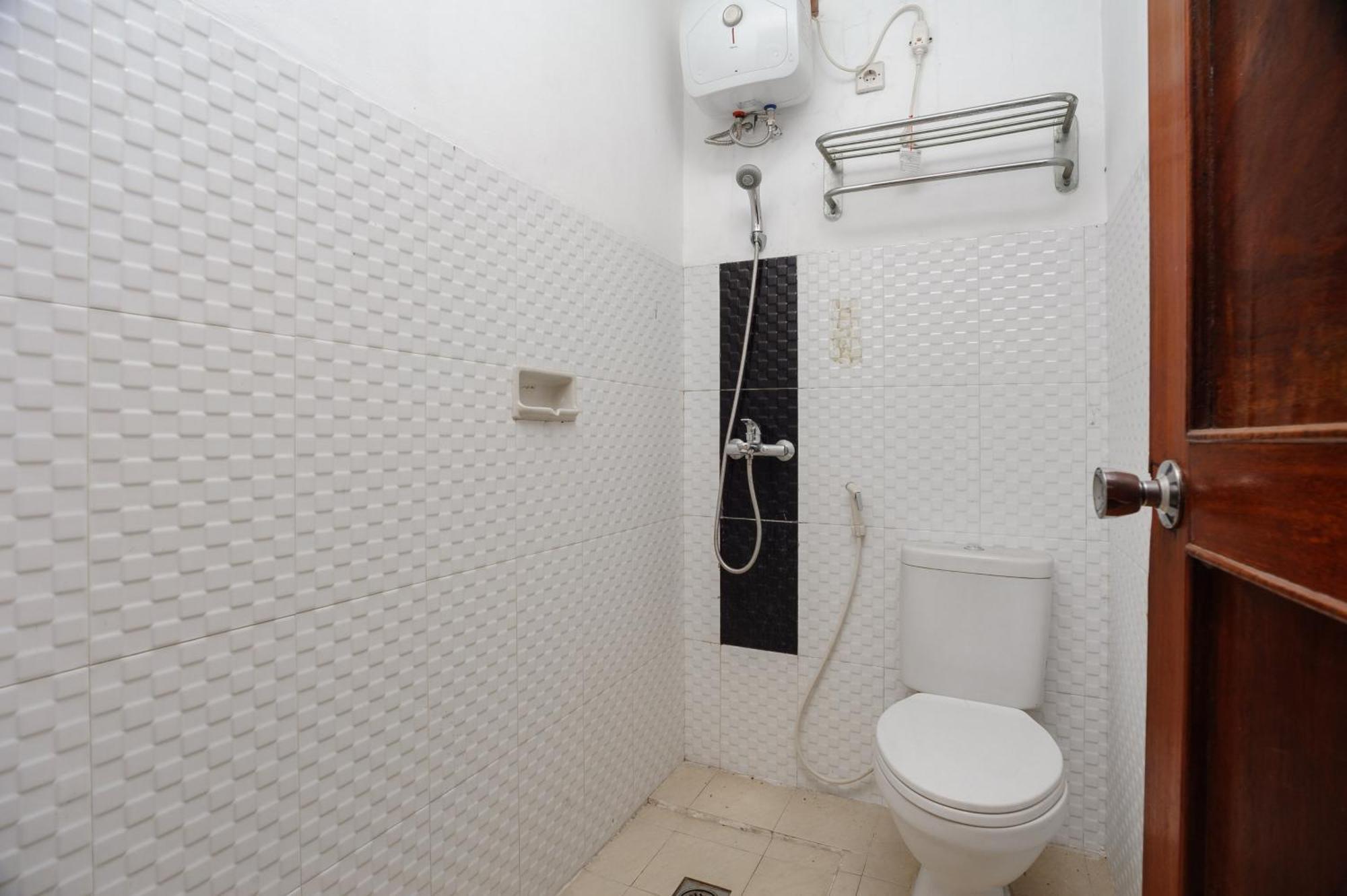 Hotel Reddoorz Syariah Near Aeon Mall Tanjung Barat 2*
