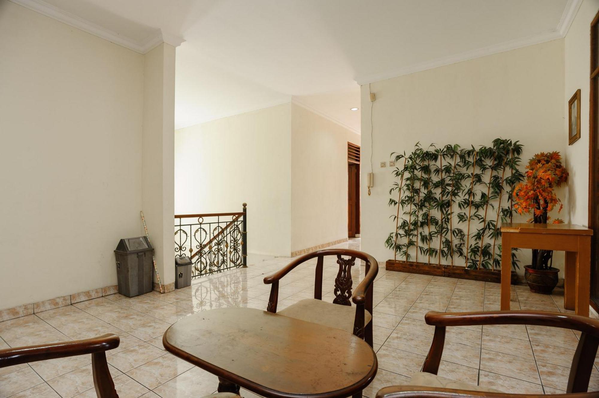 Reddoorz Syariah Near Aeon Mall Tanjung Barat 2* Jakarta