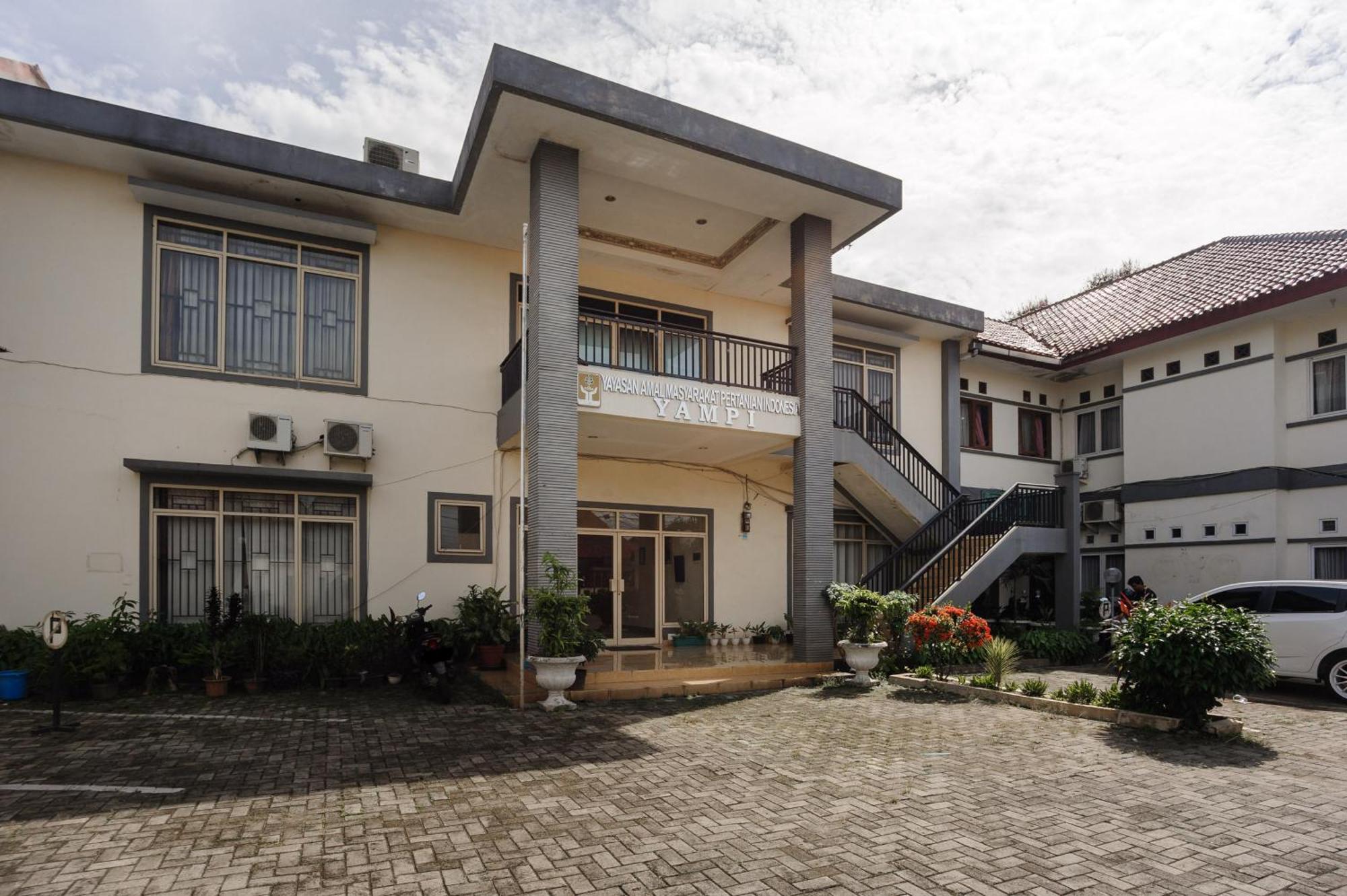 Hotel Reddoorz Syariah Near Aeon Mall Tanjung Barat 2*